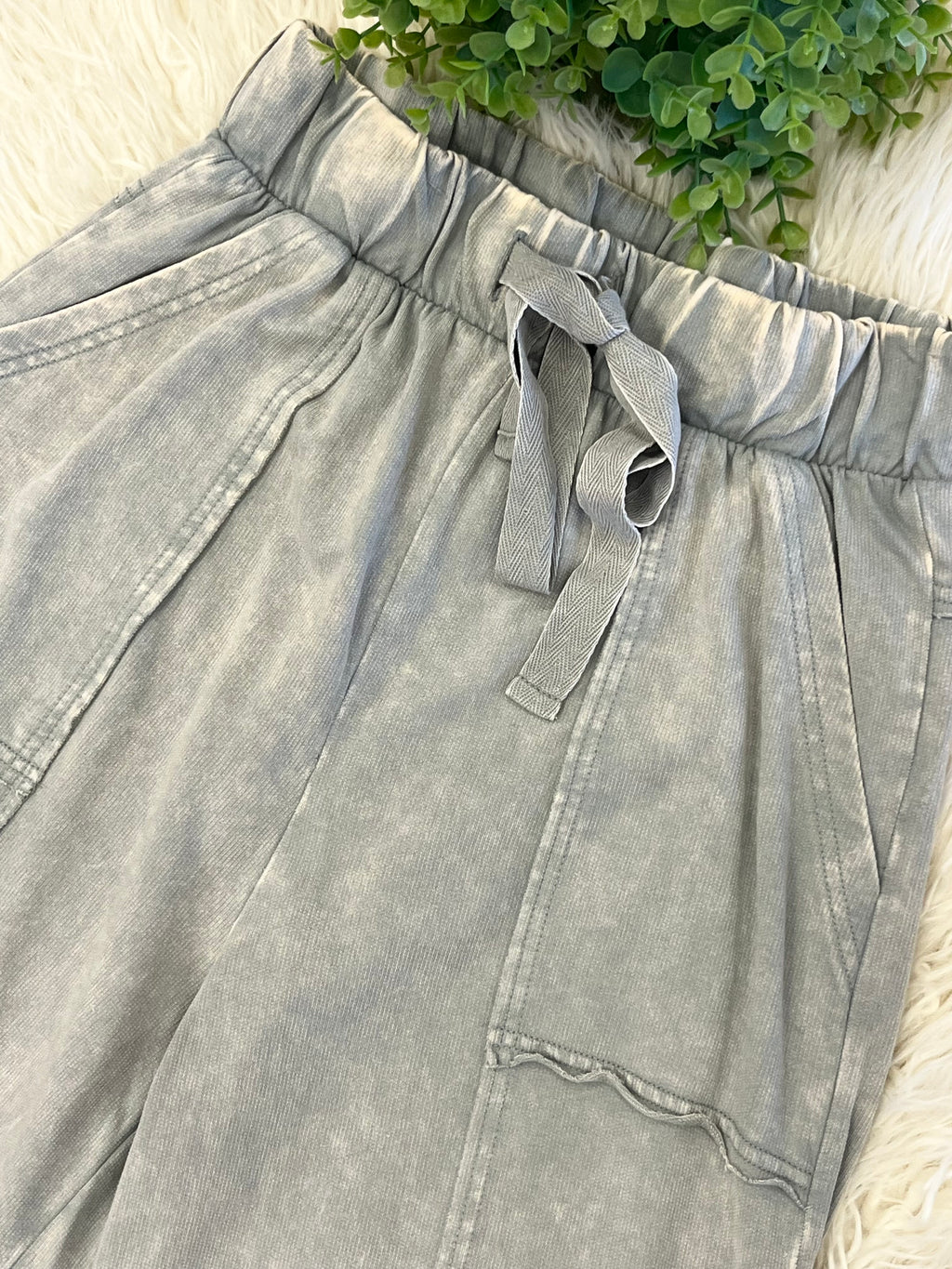Women’s Zenana Exposed- Seam Flare Hem Pants With Pockets In Sleet