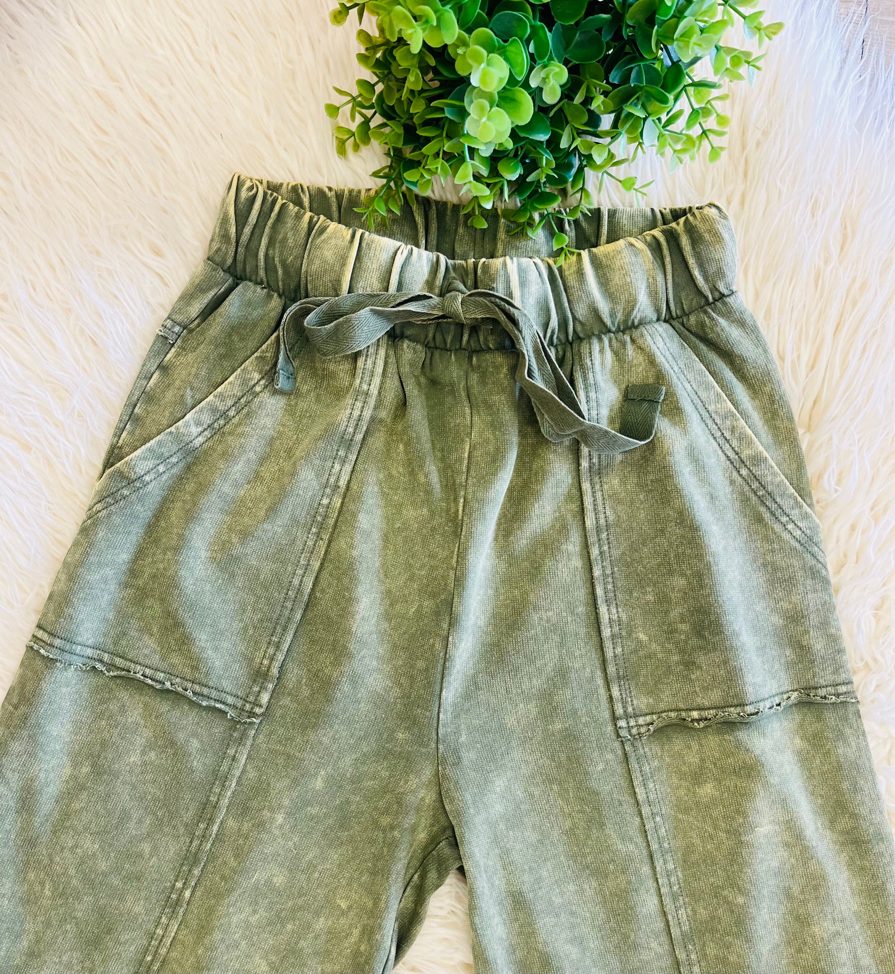 Women’s Zenana Exposed- Seam Flare Hem Pants With Pockets In Light Olive