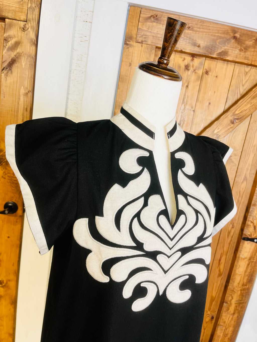 Women’s GiGiO Black V Neck Embroidered Design Dress