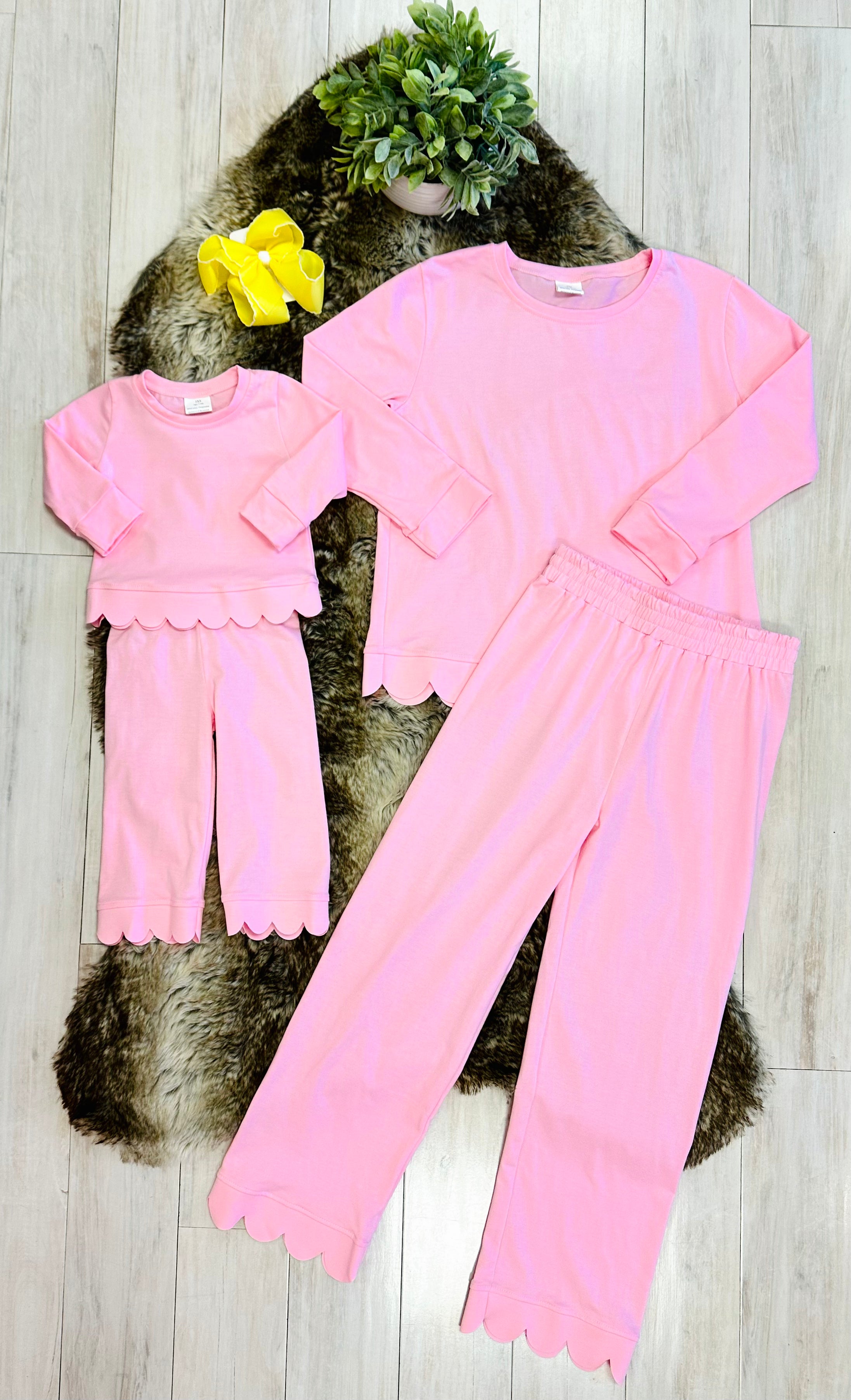 Girls Pink Scalloped Outfit
