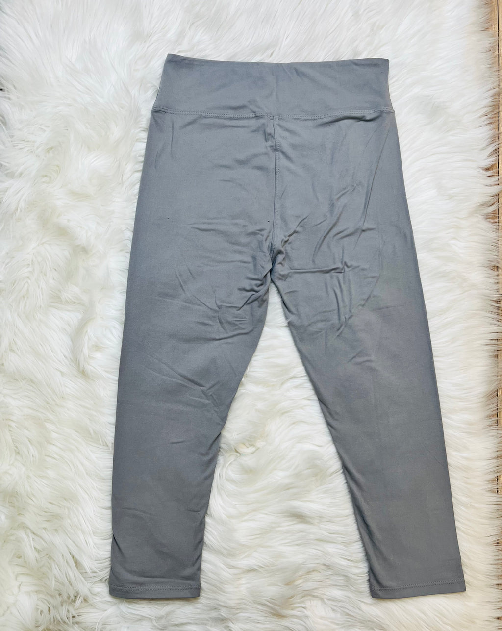 Women’s Ultra Soft Pull on Capri Leggings in Light Grey