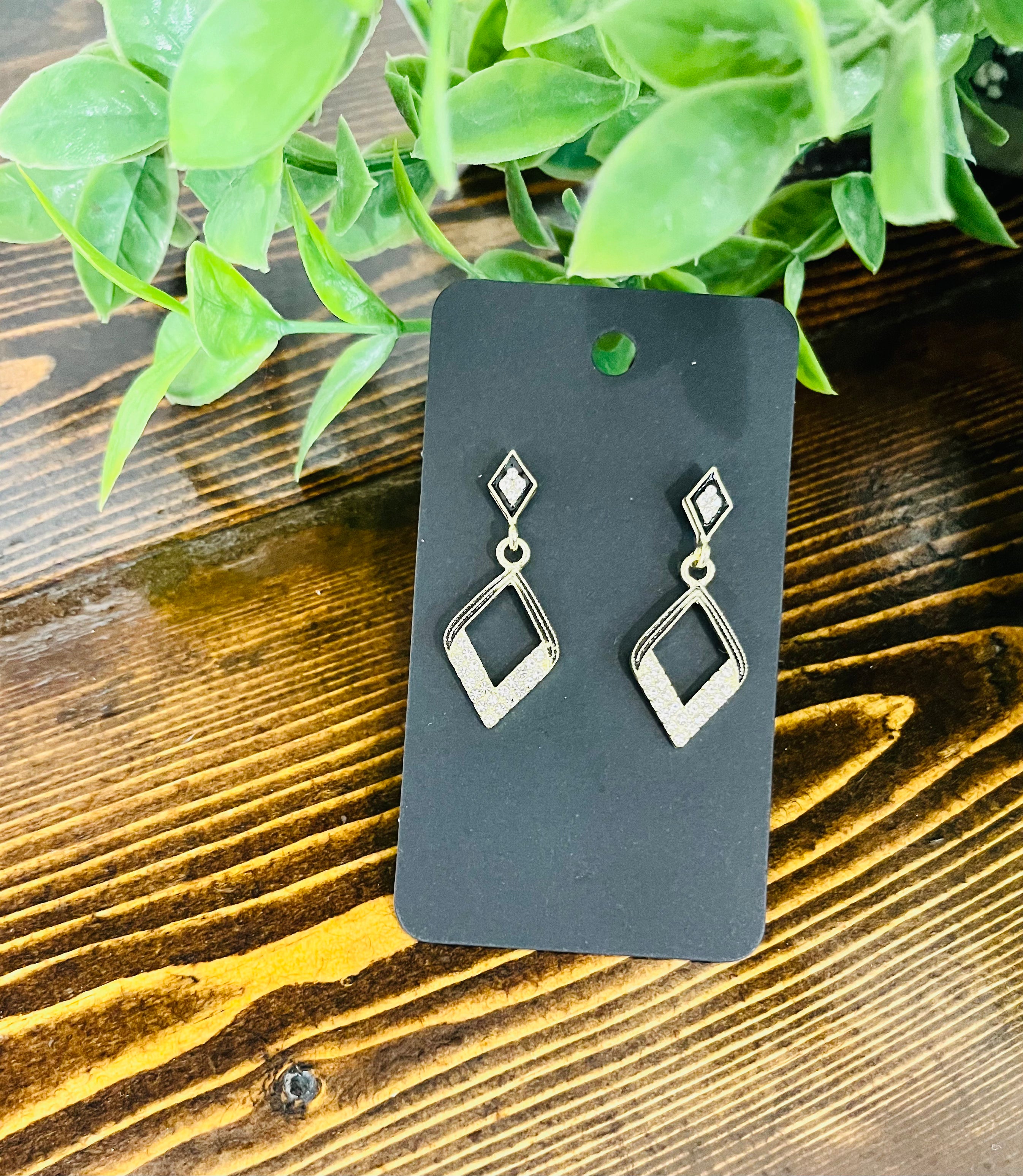 Women’s Elegant Gold Earrings