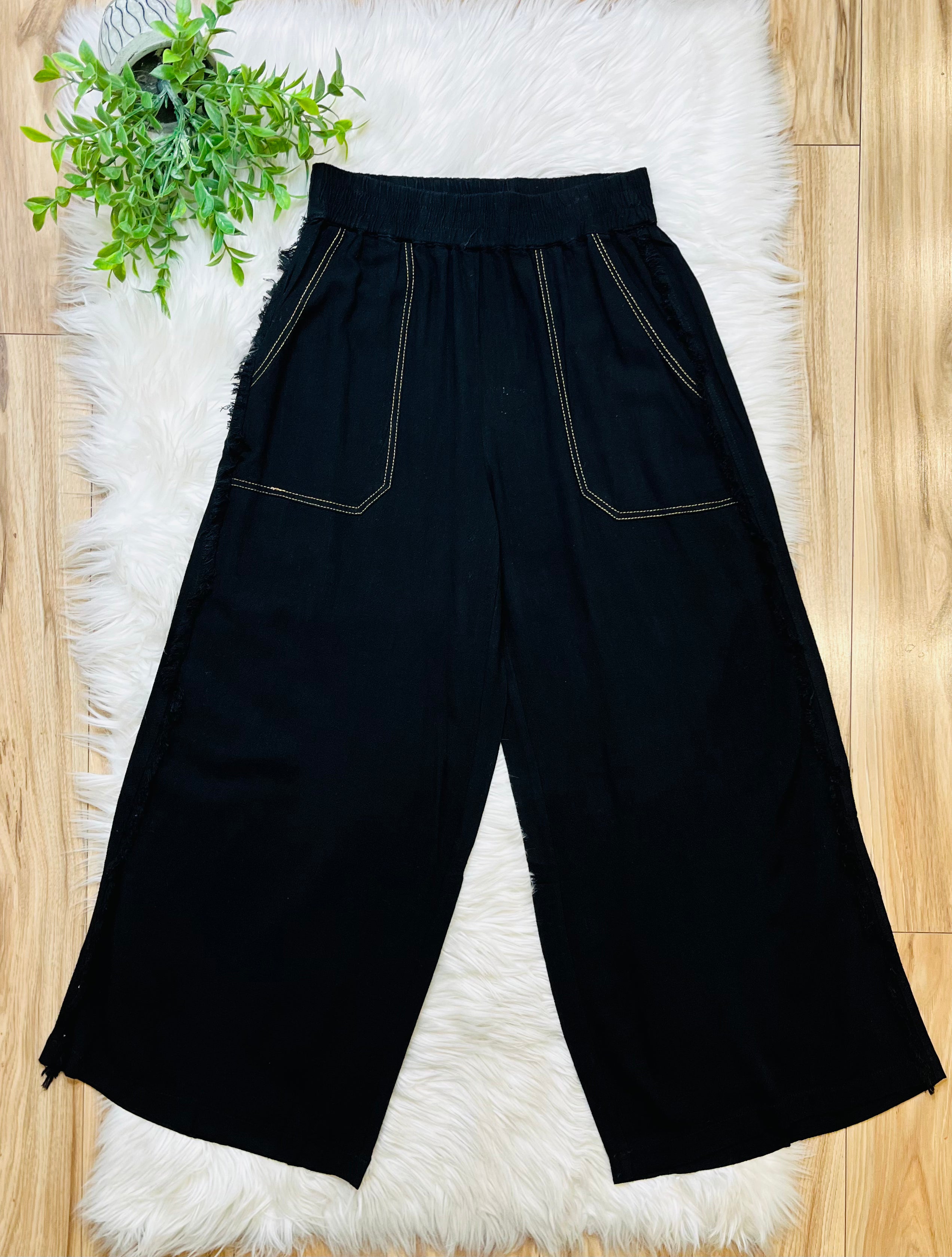 Women’s Umgee Black Linen Frayed Side Wide Leg Pants- True to Size
