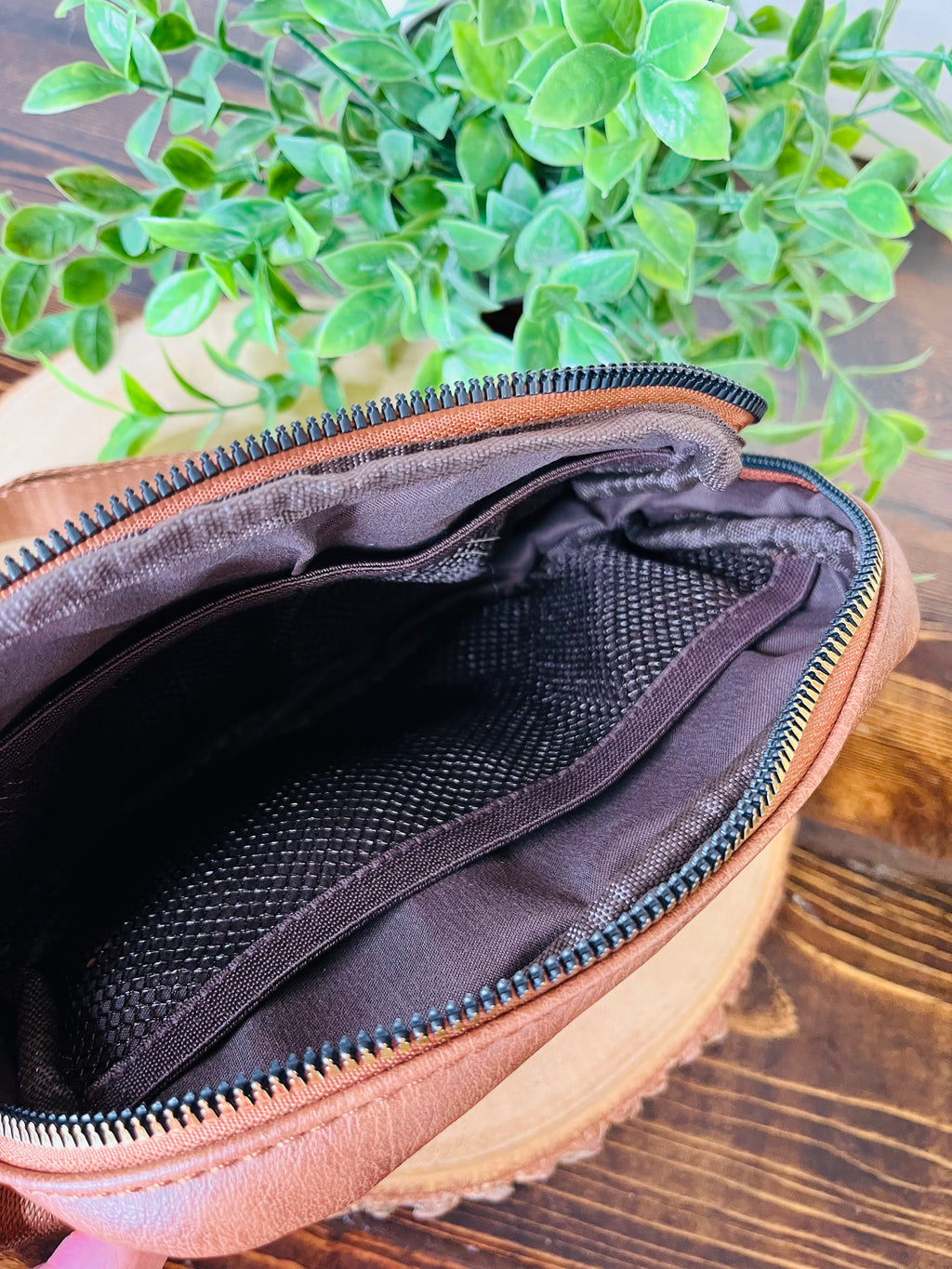 Women’s Evermmee Black Checkered Fanny Pack Bag