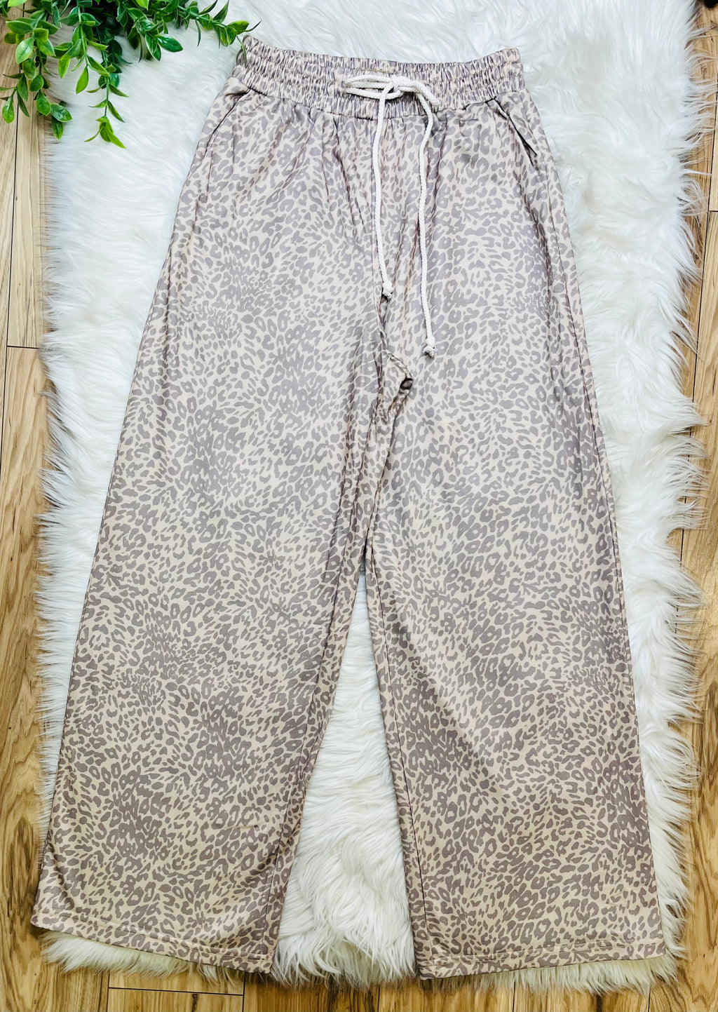 Women’s Evermmee Star Leopard Pant Set- True to Size