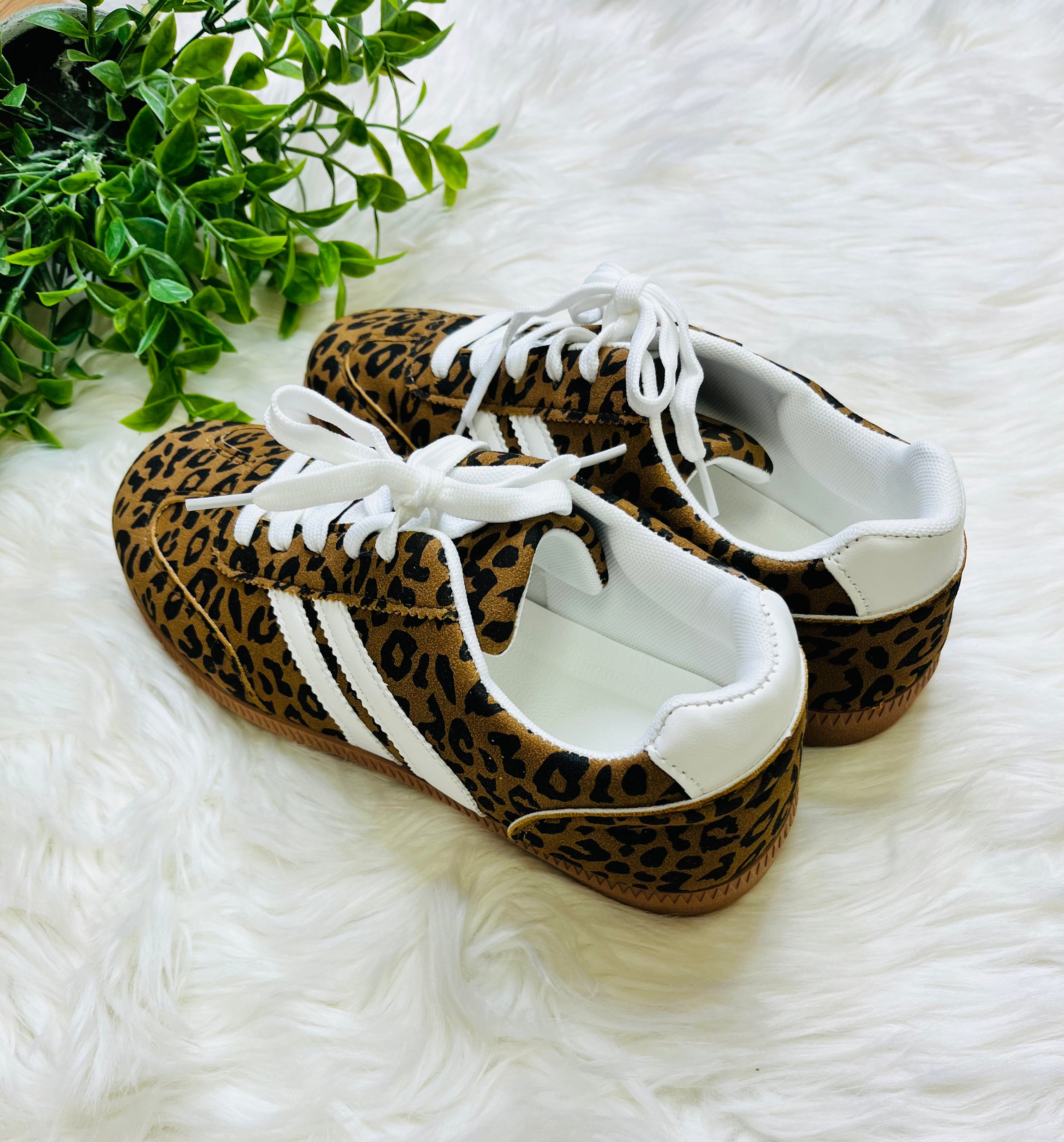 Women’s Leopard Scalloped Stripe Shoes