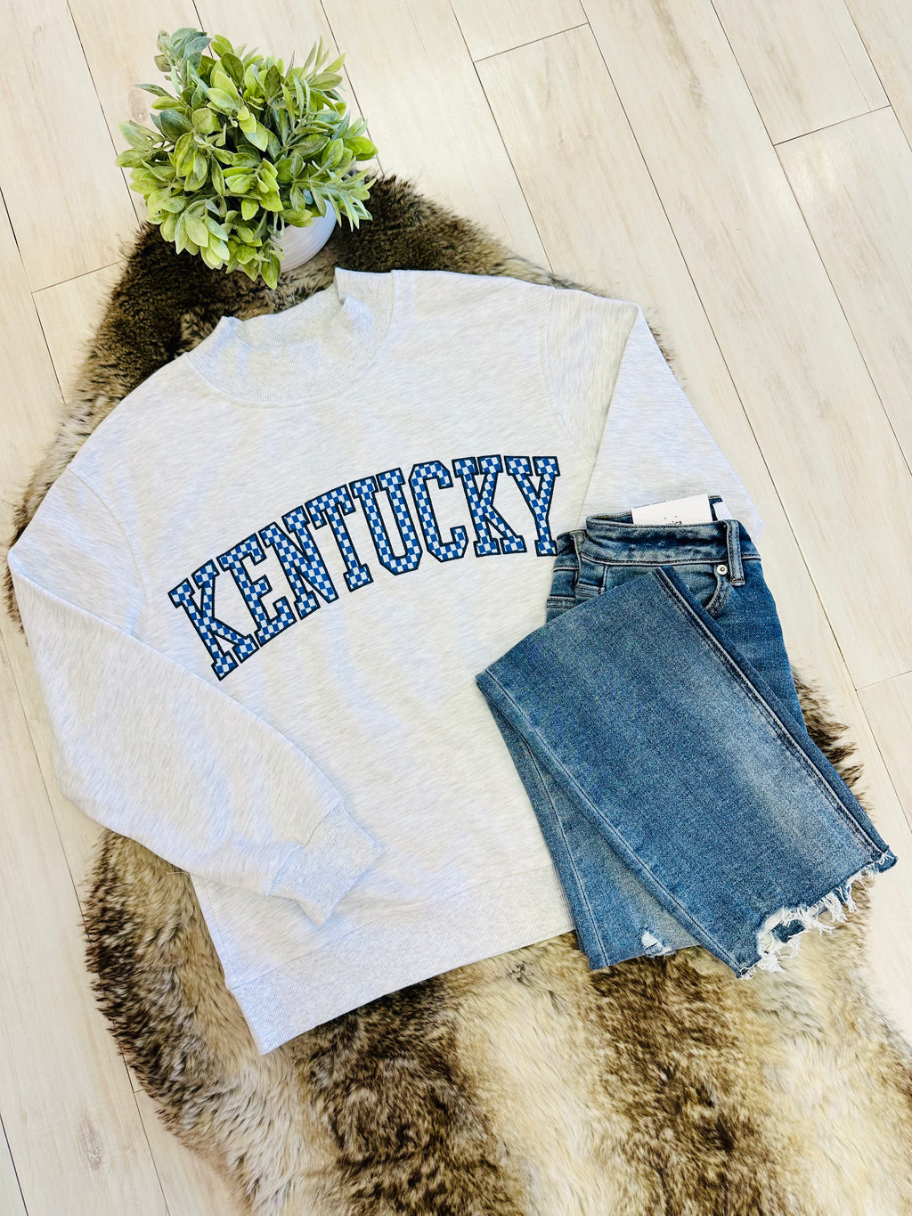 Women’s Kentucky Embroidered Checkered Pattern Mockneck Pullover Top