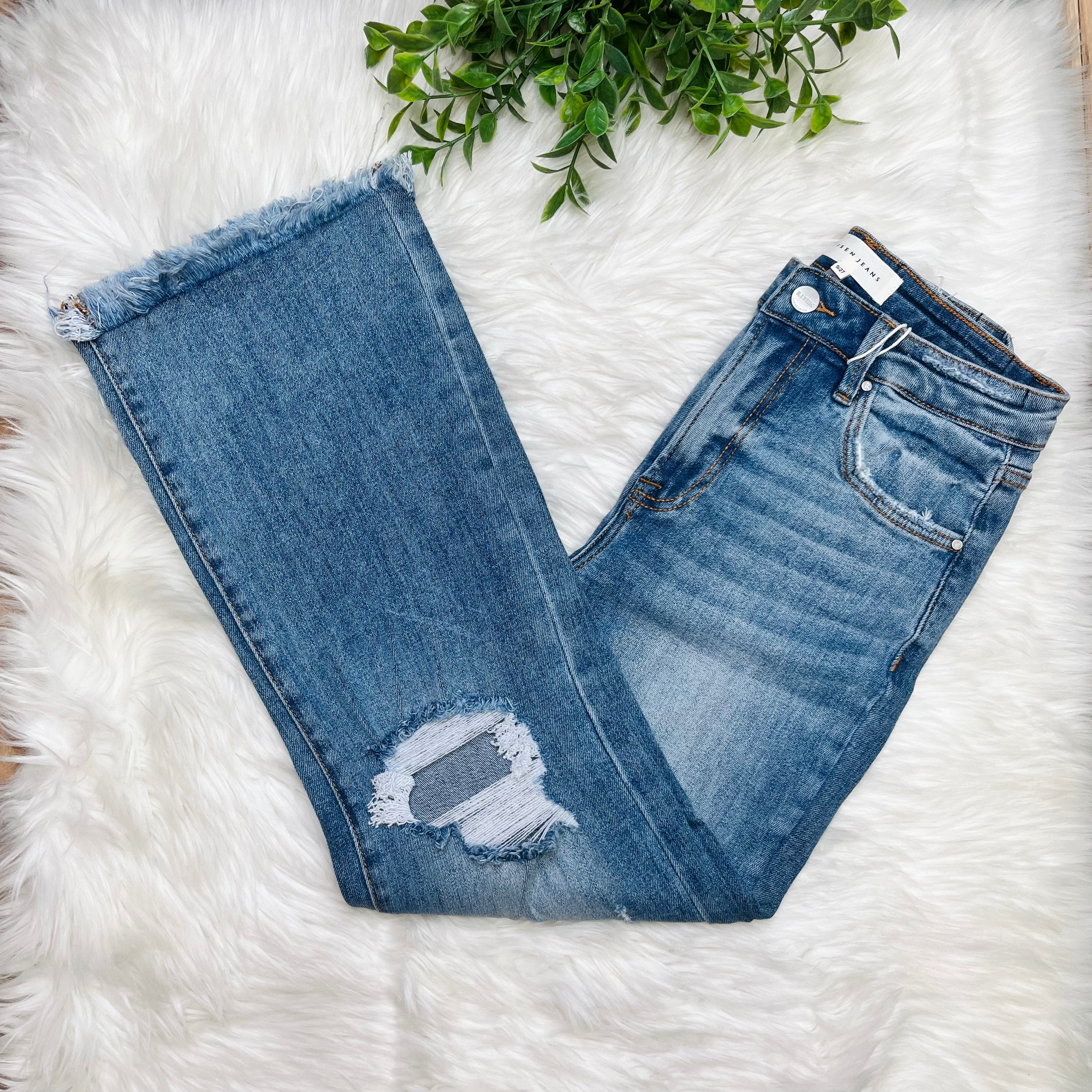 Women’s Risen High Rise Crop Bootcut Frayed Jeans 5051