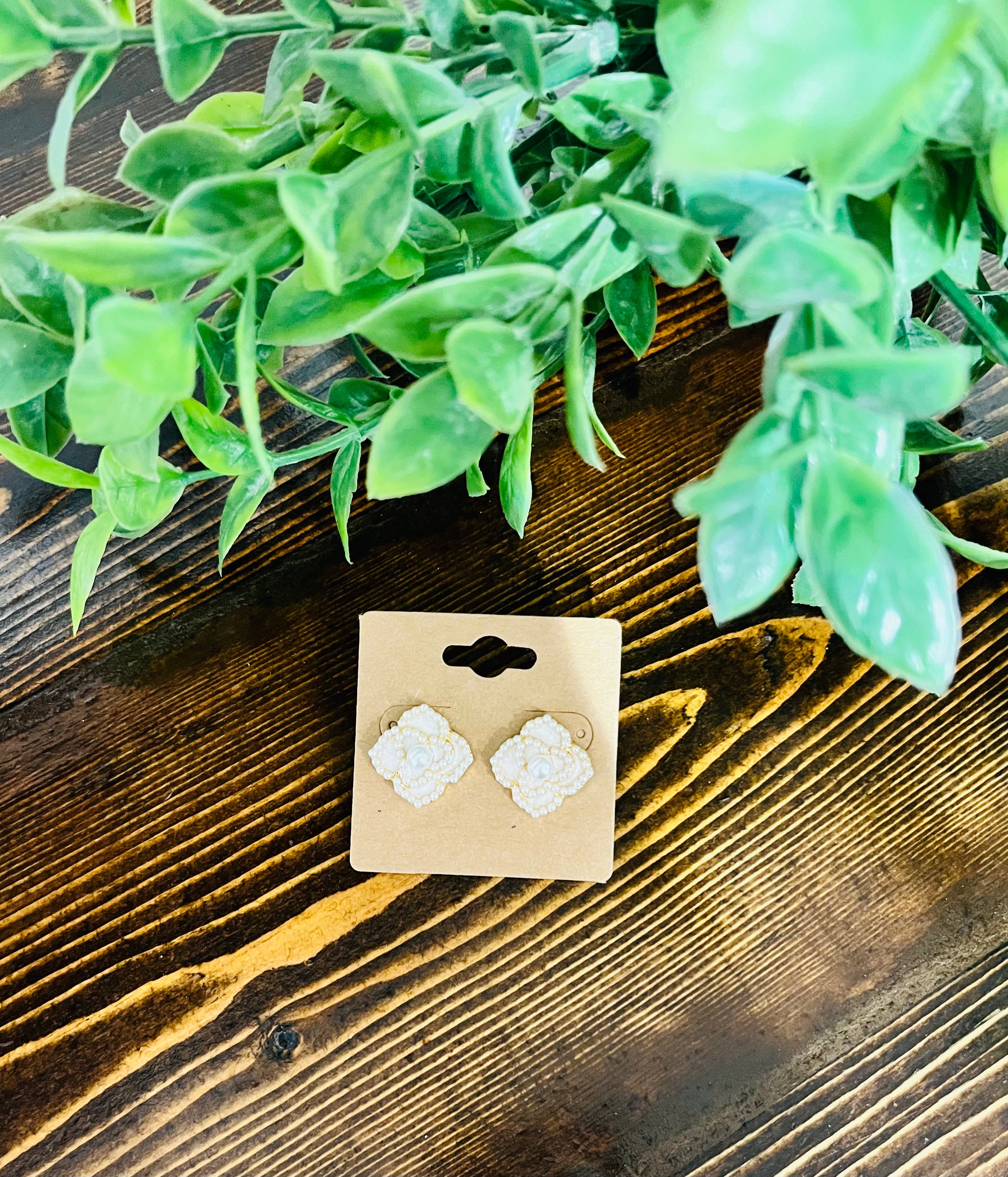 Women’s Pearl Flower Earrings