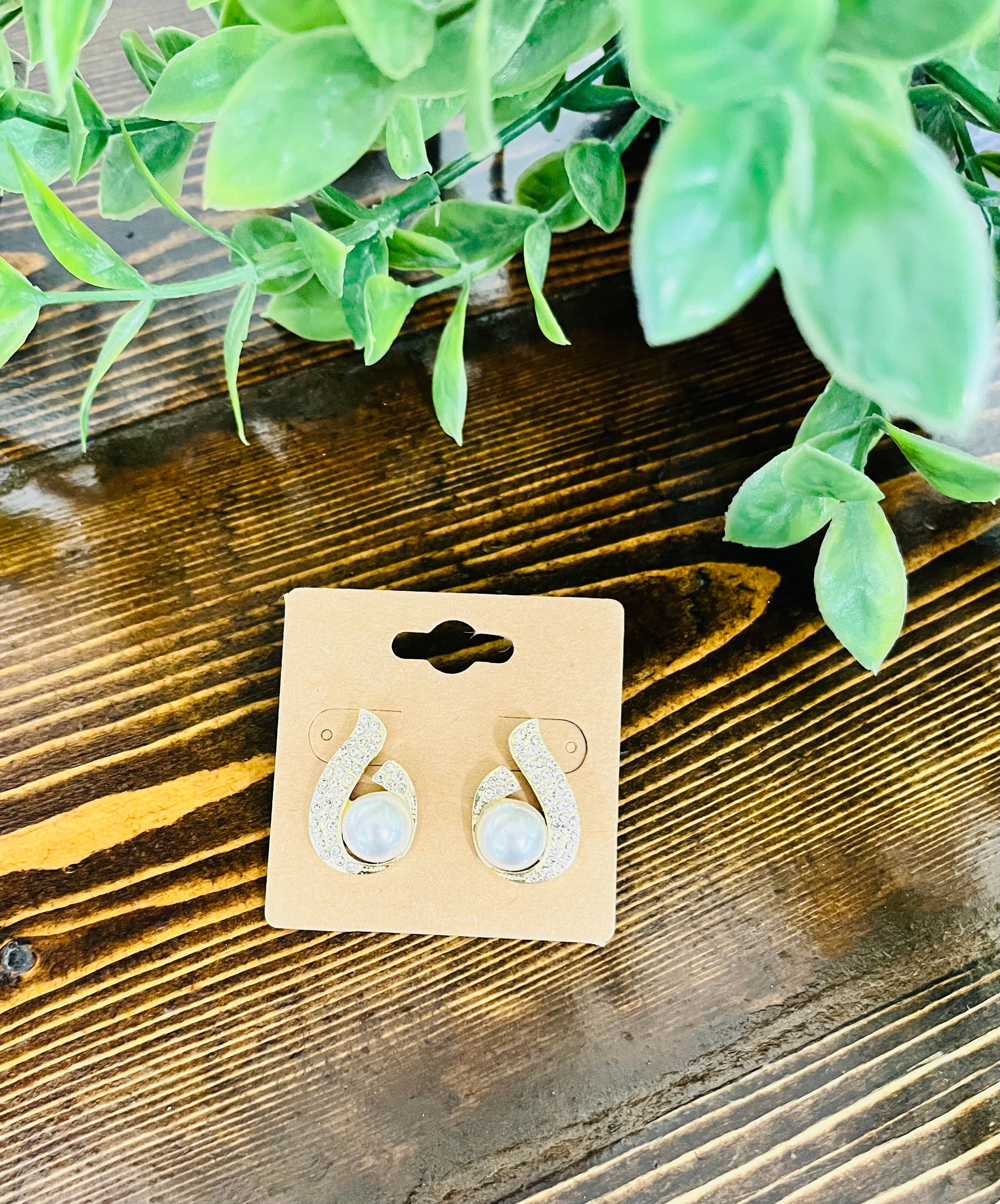 Women’s Gold Pearl Teardrop Earrings