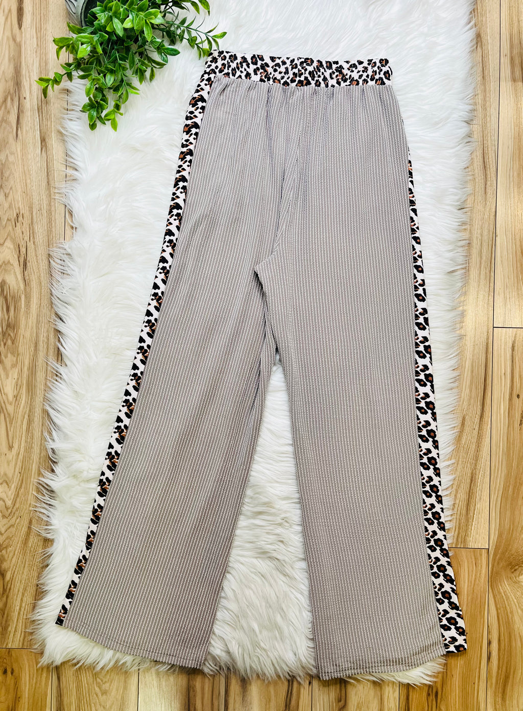 Women’s Evermmee Cheetah Detail Ribbed Pant Set