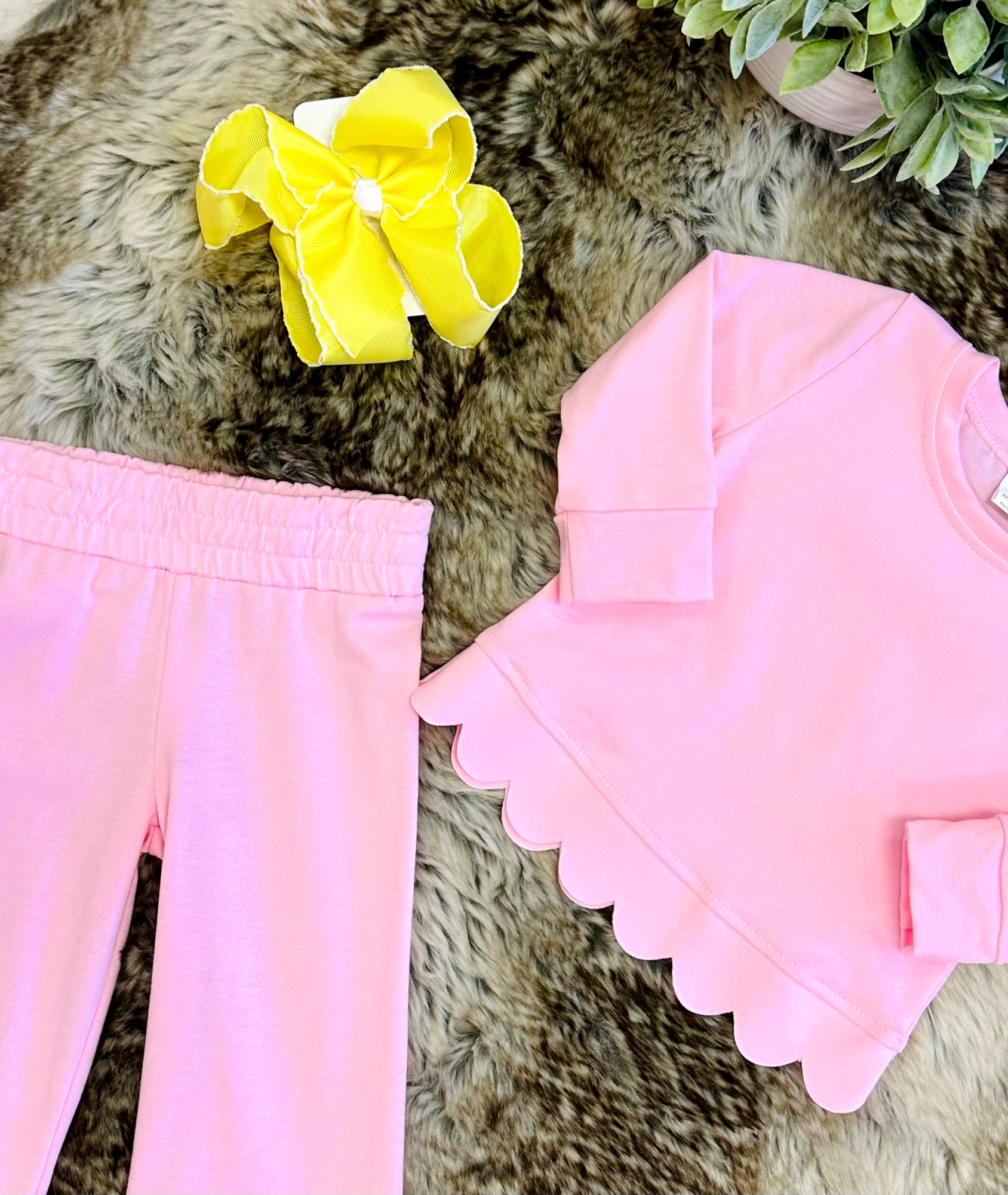 Girls Pink Scalloped Outfit