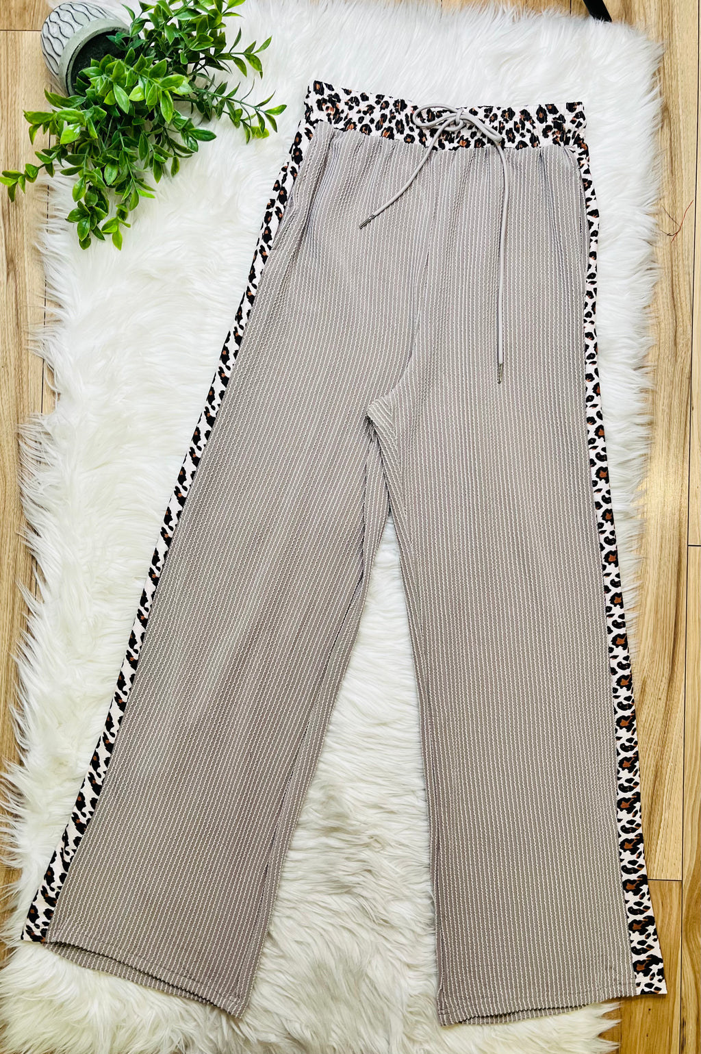 Women’s Evermmee Cheetah Detail Ribbed Pant Set