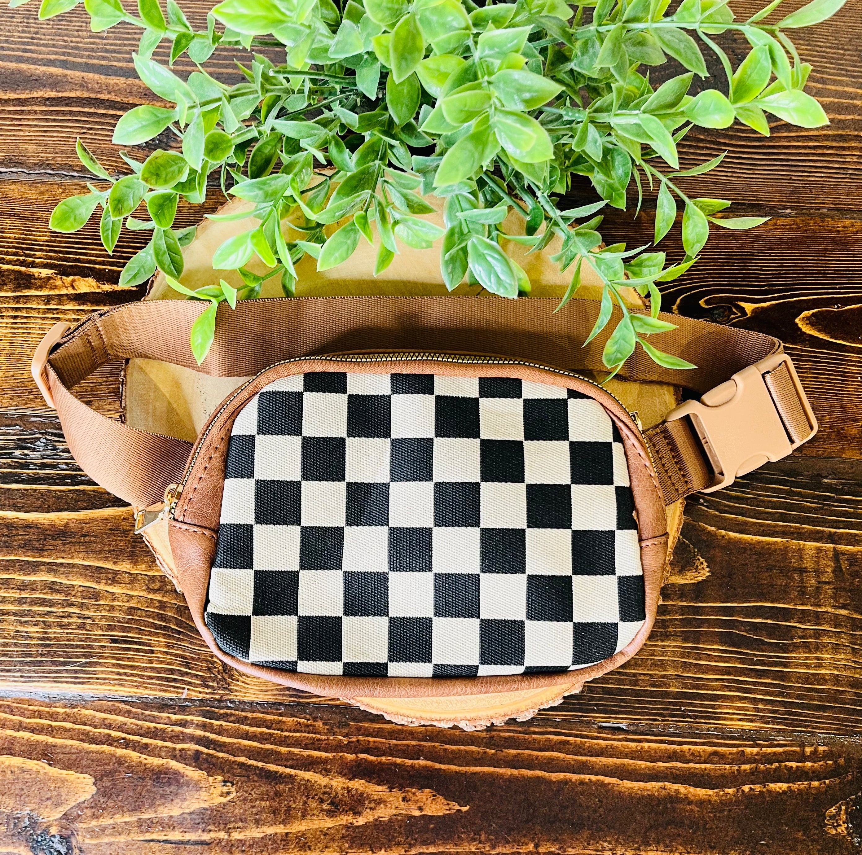 Women’s Evermmee Black Checkered Fanny Pack Bag