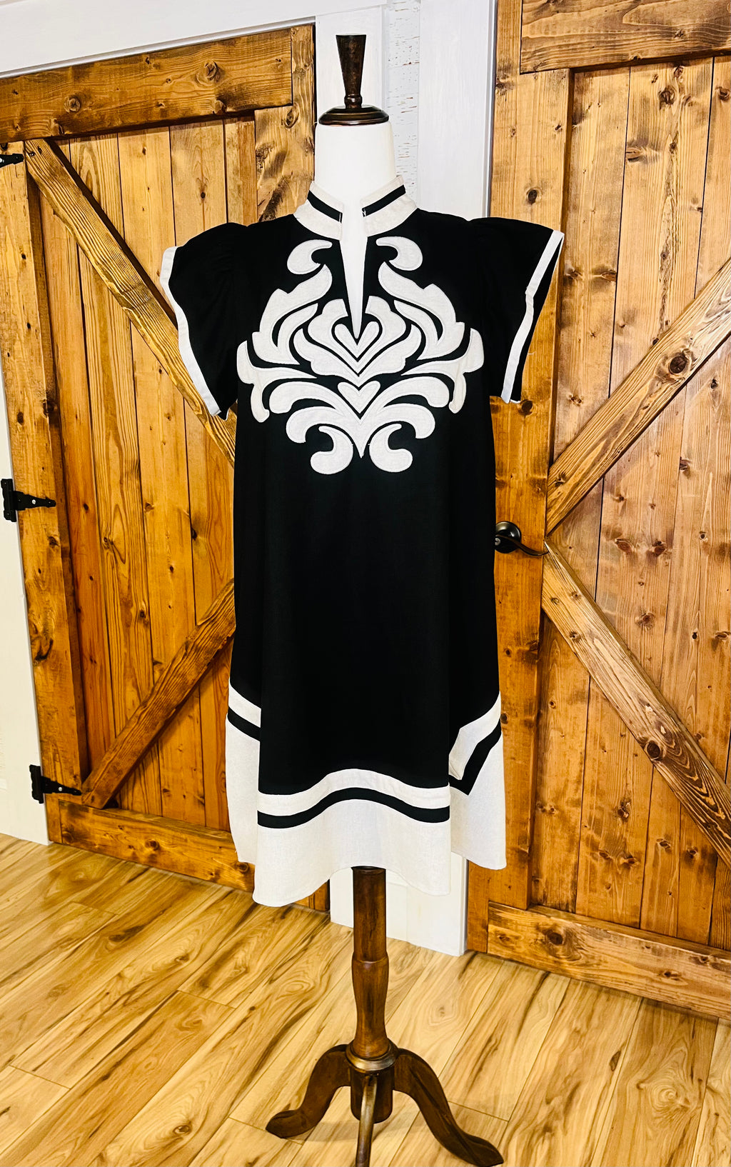 Women’s GiGiO Black V Neck Embroidered Design Dress