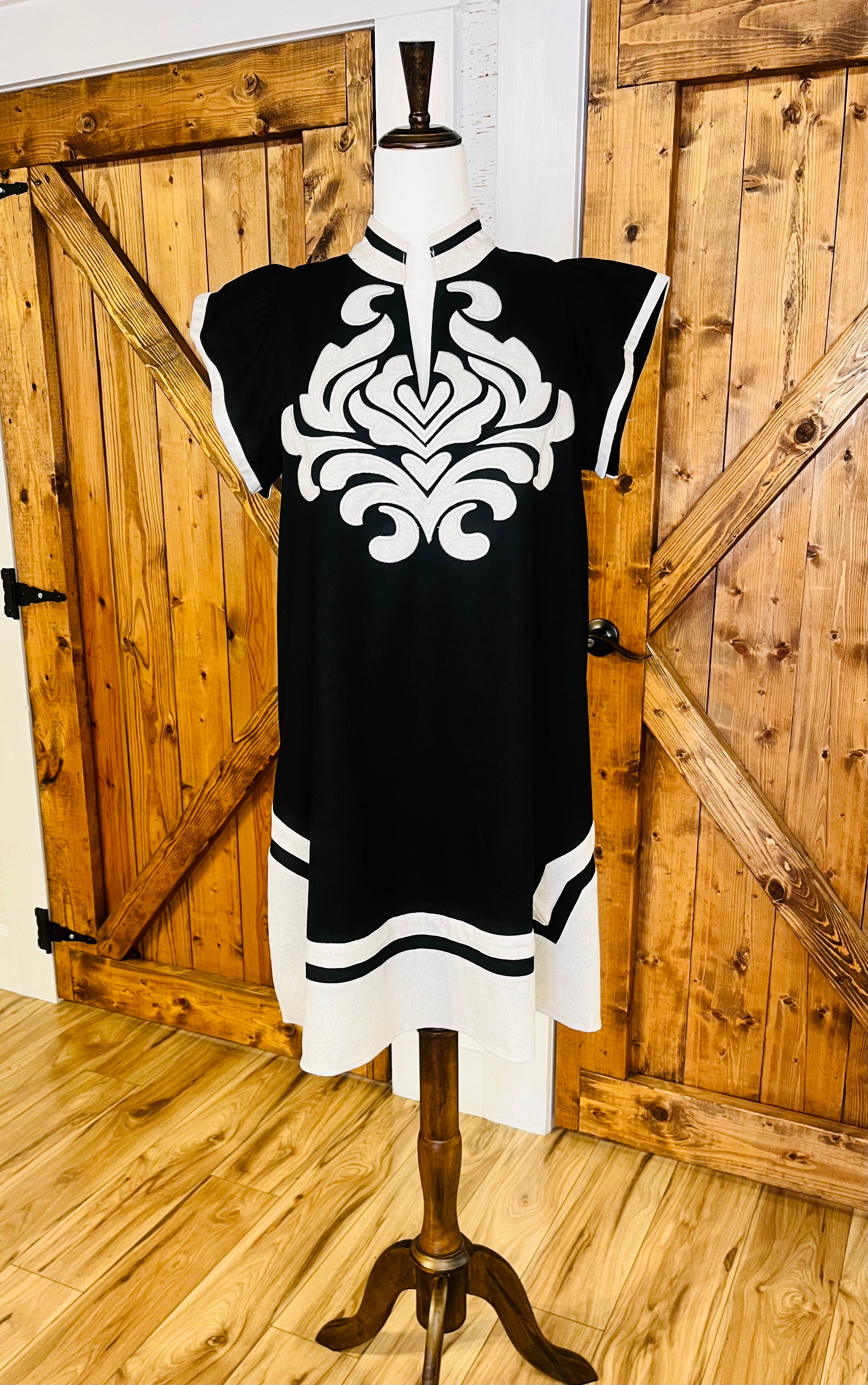 Women’s GiGiO Black V Neck Embroidered Design Dress