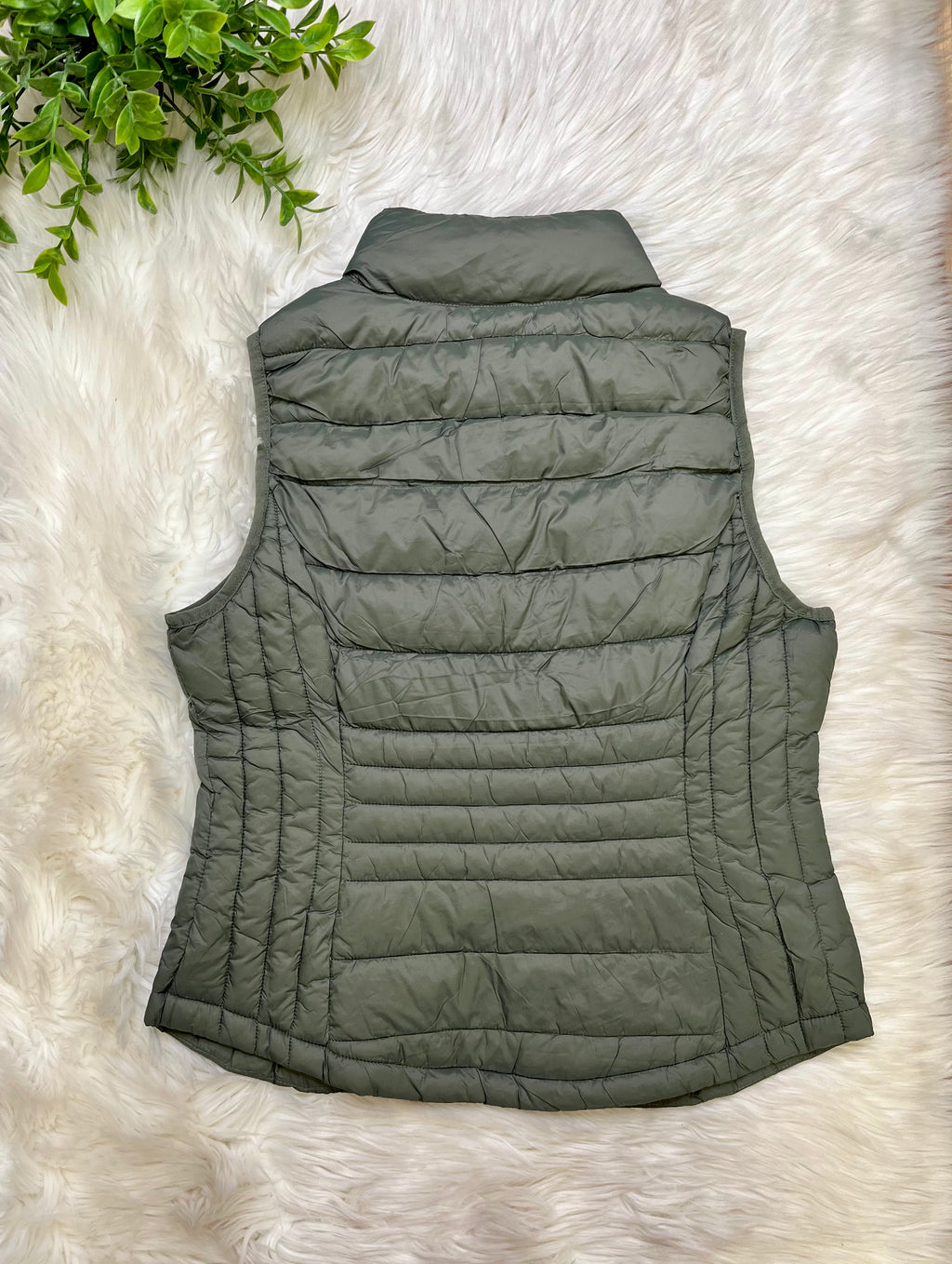 Women’s Love Tree Evergreen Packable Vest- True to Size Top