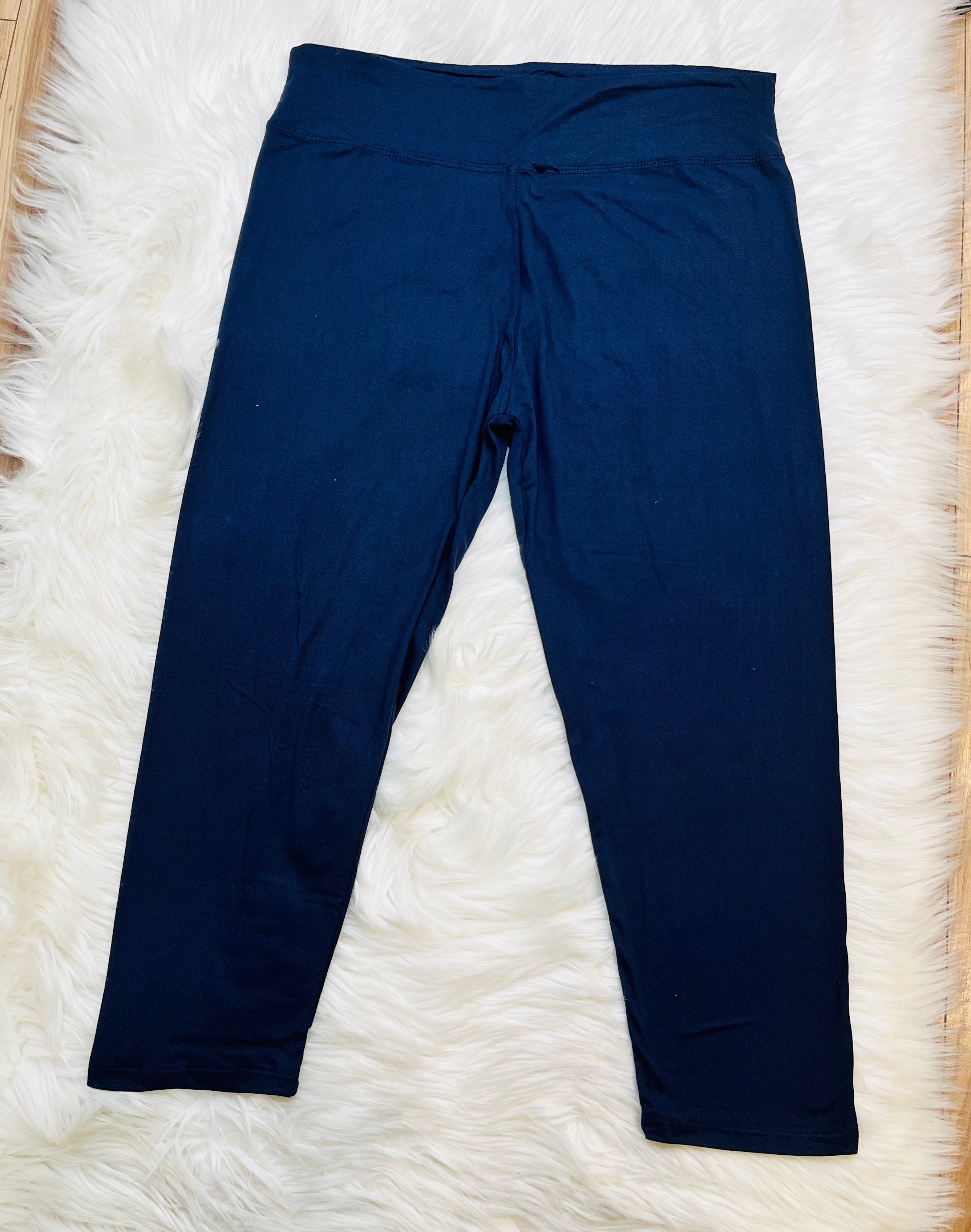 Women’s Ultra Soft Pull on Capri Leggings in Navy
