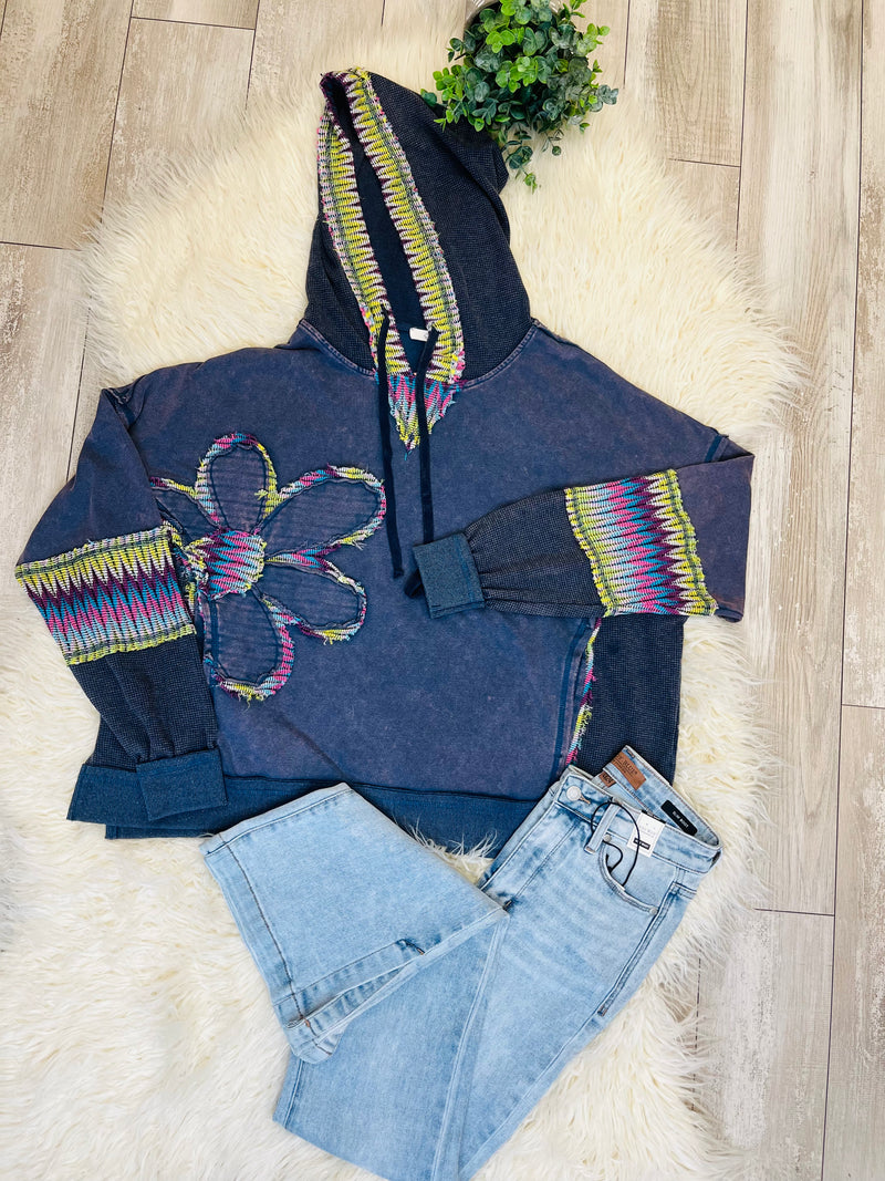 Easel flower patch pullover