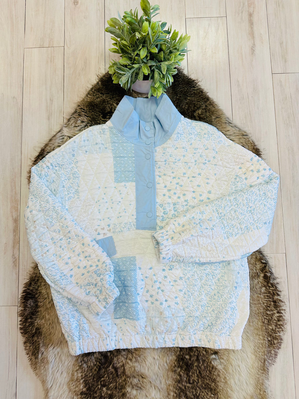 Women’s Evermmee Light Blue Mixed Print Quilted Pullover Top- Loose Fit