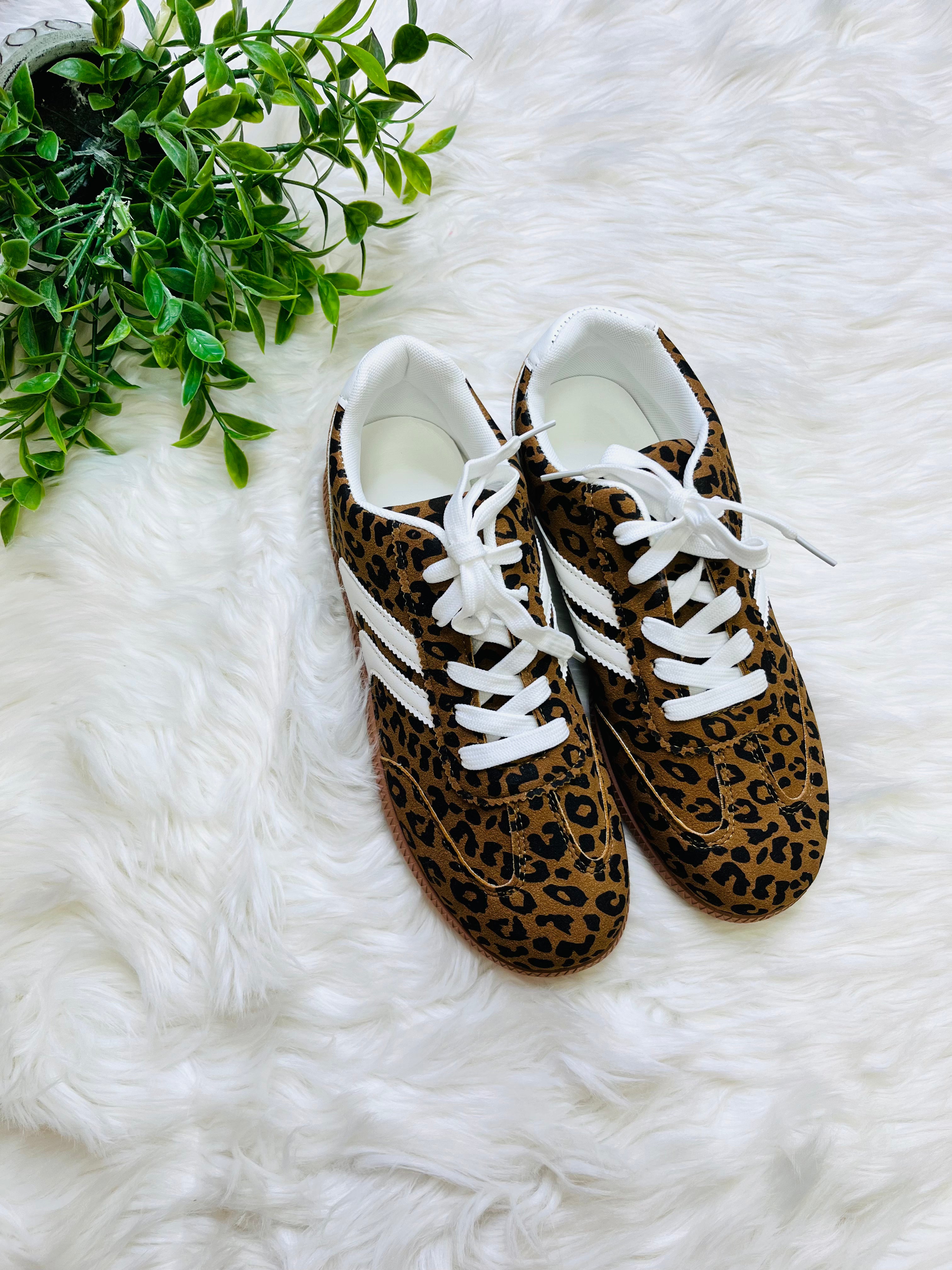 Women’s Leopard Scalloped Stripe Shoes