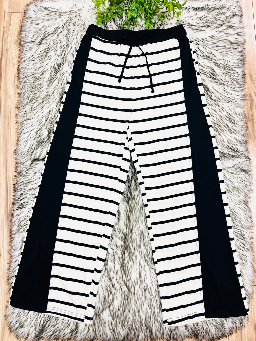 Women’s Evermmee White & Black Long Sleeve Striped Pant Set
