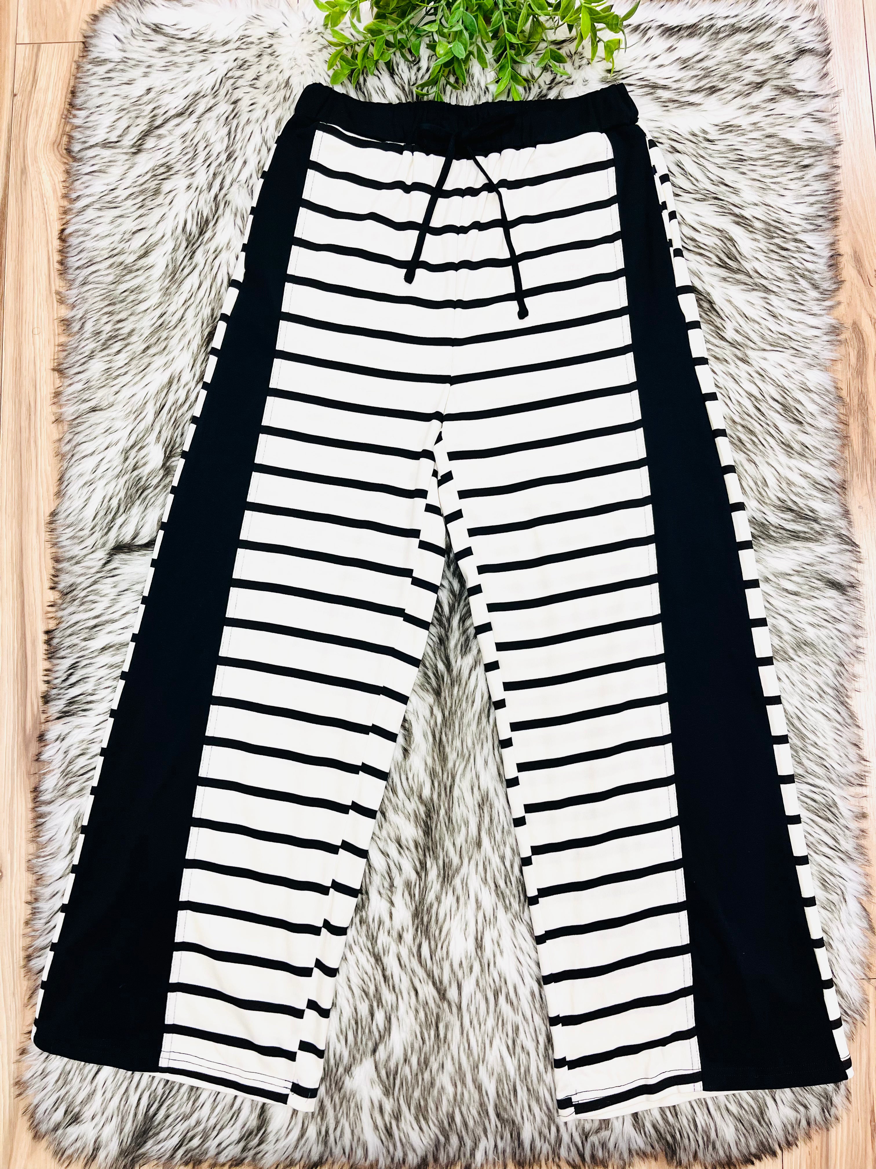 Women’s Evermmee White & Black Long Sleeve Striped Pant Set