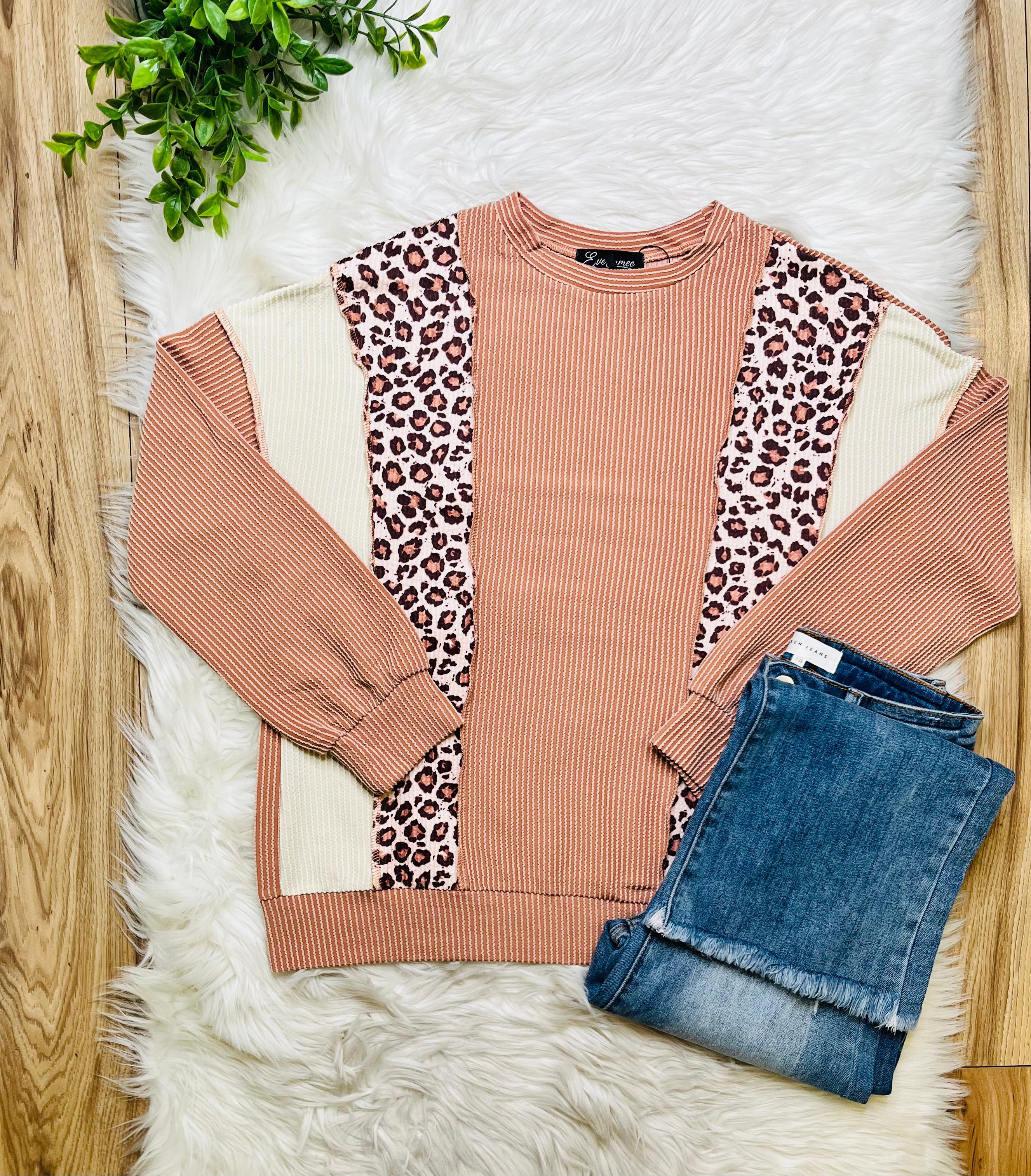 Women’s Evermmee Leopard Detail Top