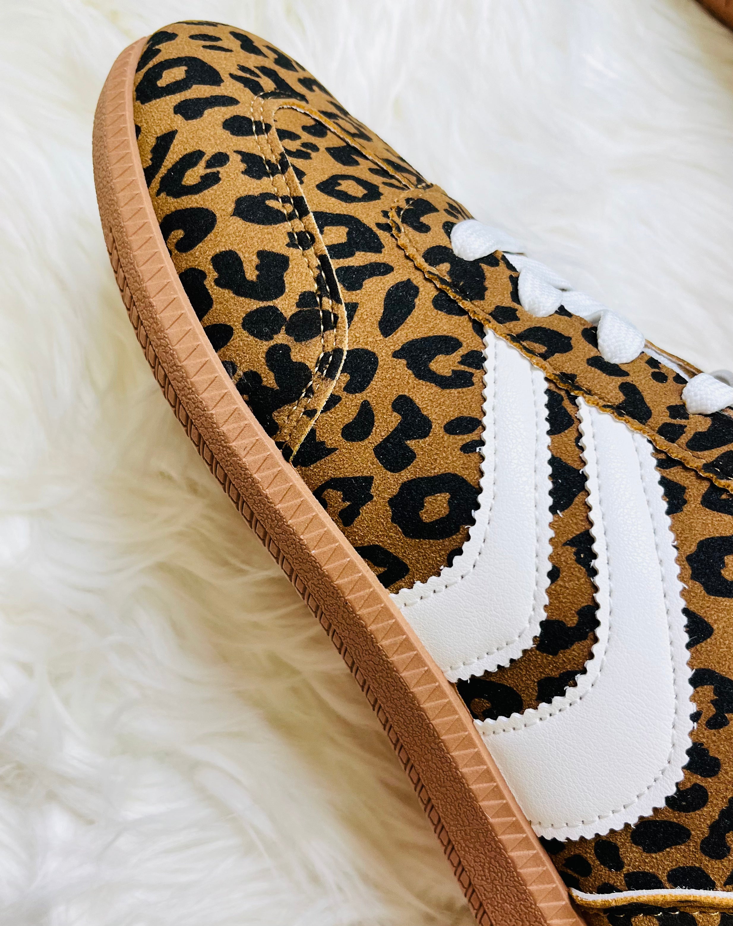 Women’s Leopard Scalloped Stripe Shoes