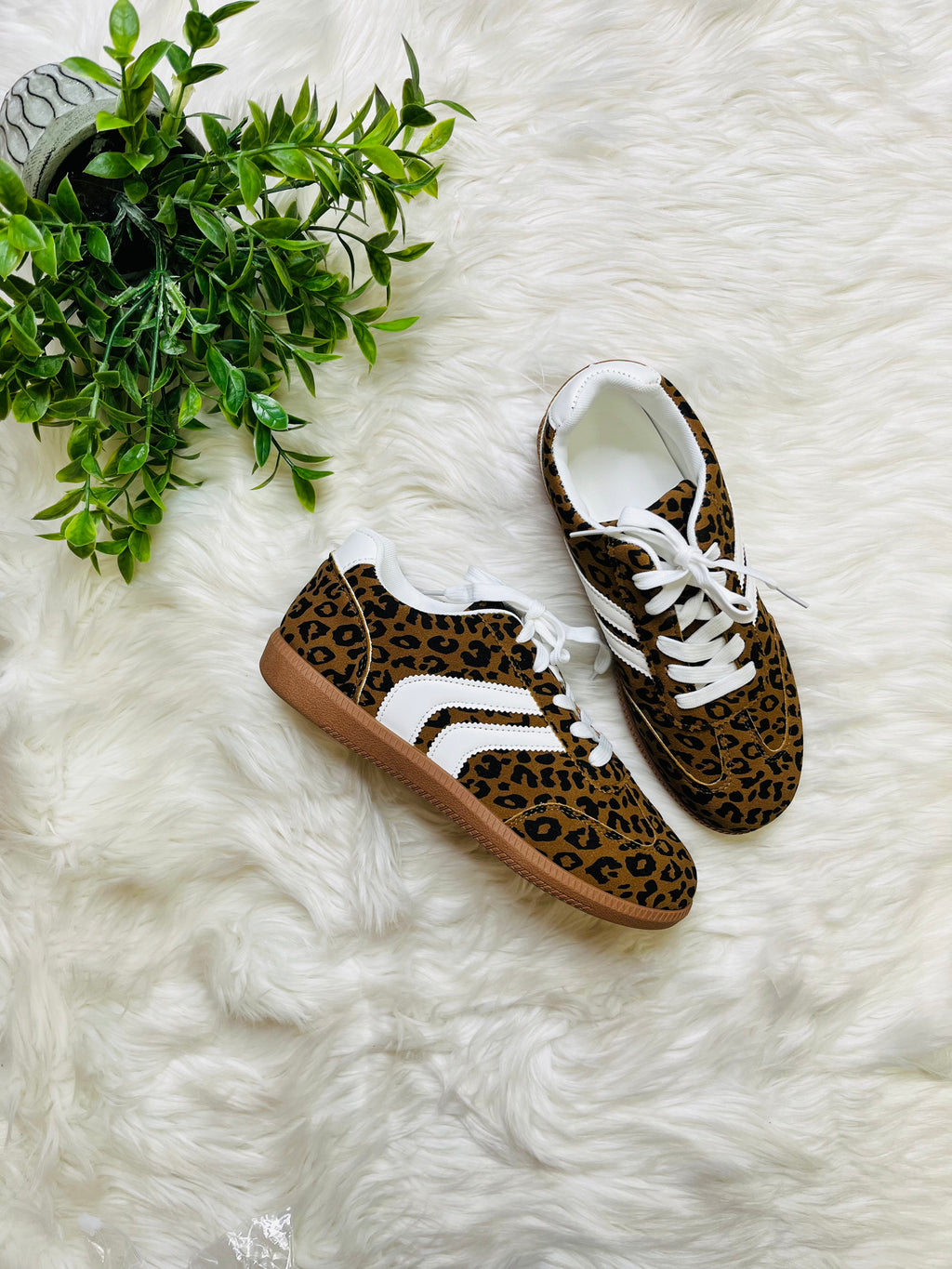 Women’s Leopard Scalloped Stripe Shoes