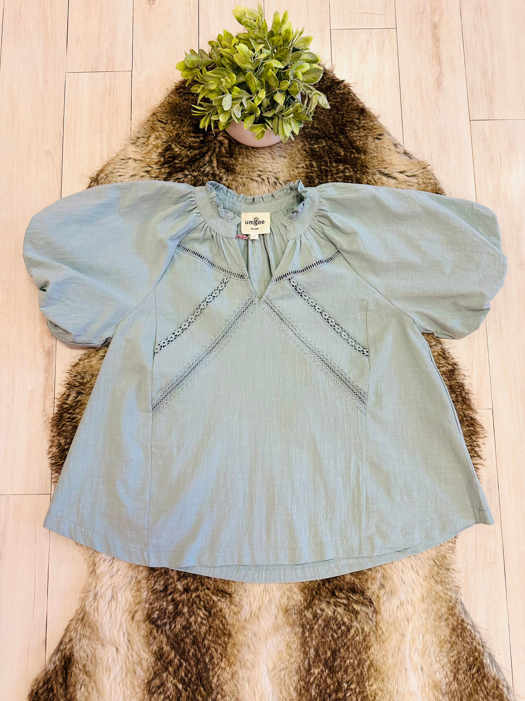 Women’s Umgee Mint Blue Puff Sleeve Top with Lace Detail- Loose Fit