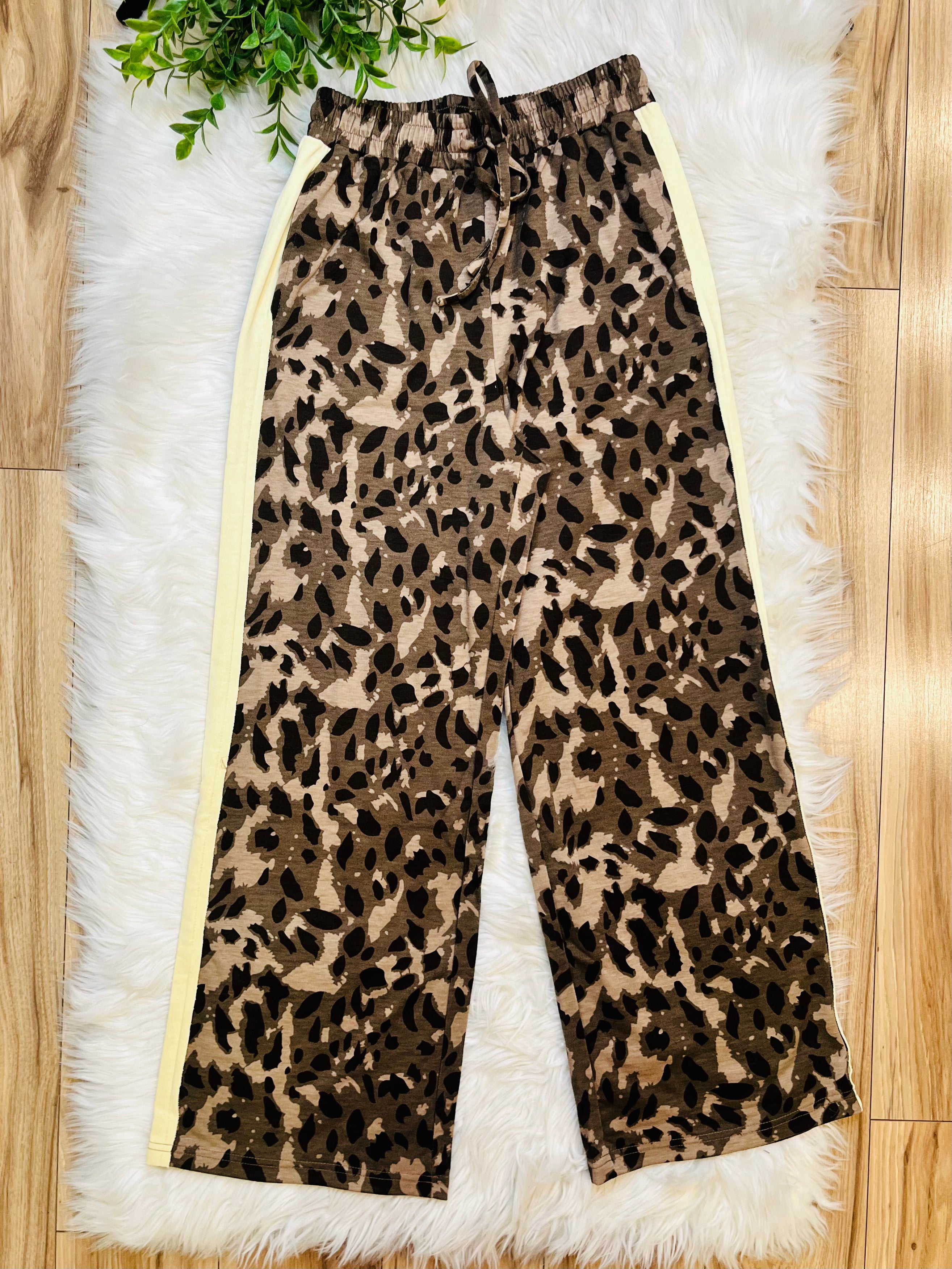 Women’s Evermmee Cheetah Yellow Detail Set