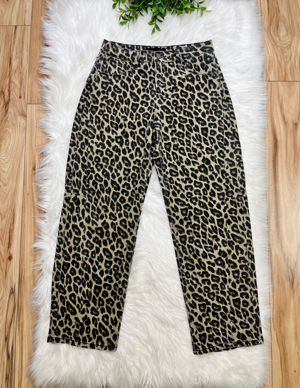 Women’s Risen Slouchy Ankle Barrel Leopard Jeans 21400
