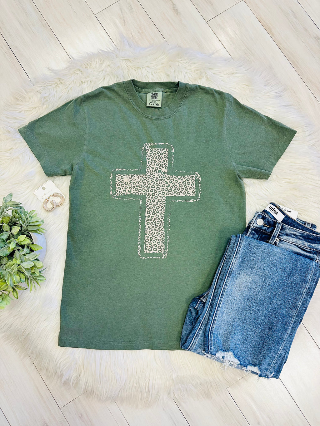 Women’s Comfort Colors Green Tee with Cheetah Print Cross
