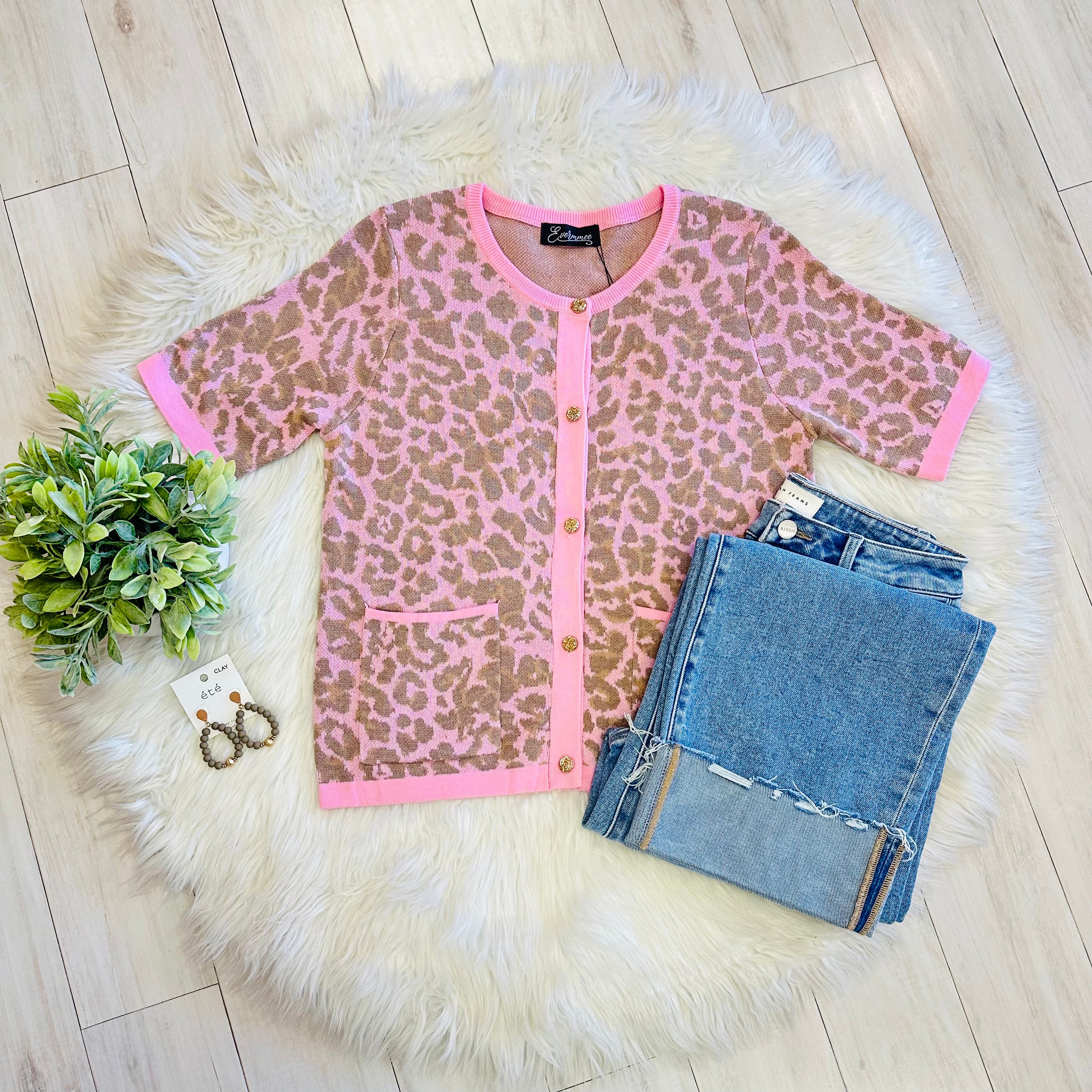 Women’s Evermmee Pink Cheetah Print Button Down Sweater Top