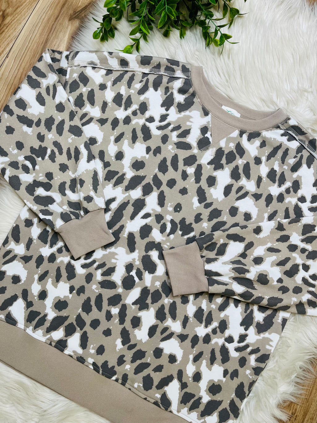 Women’s Very J Gray Abstract Top