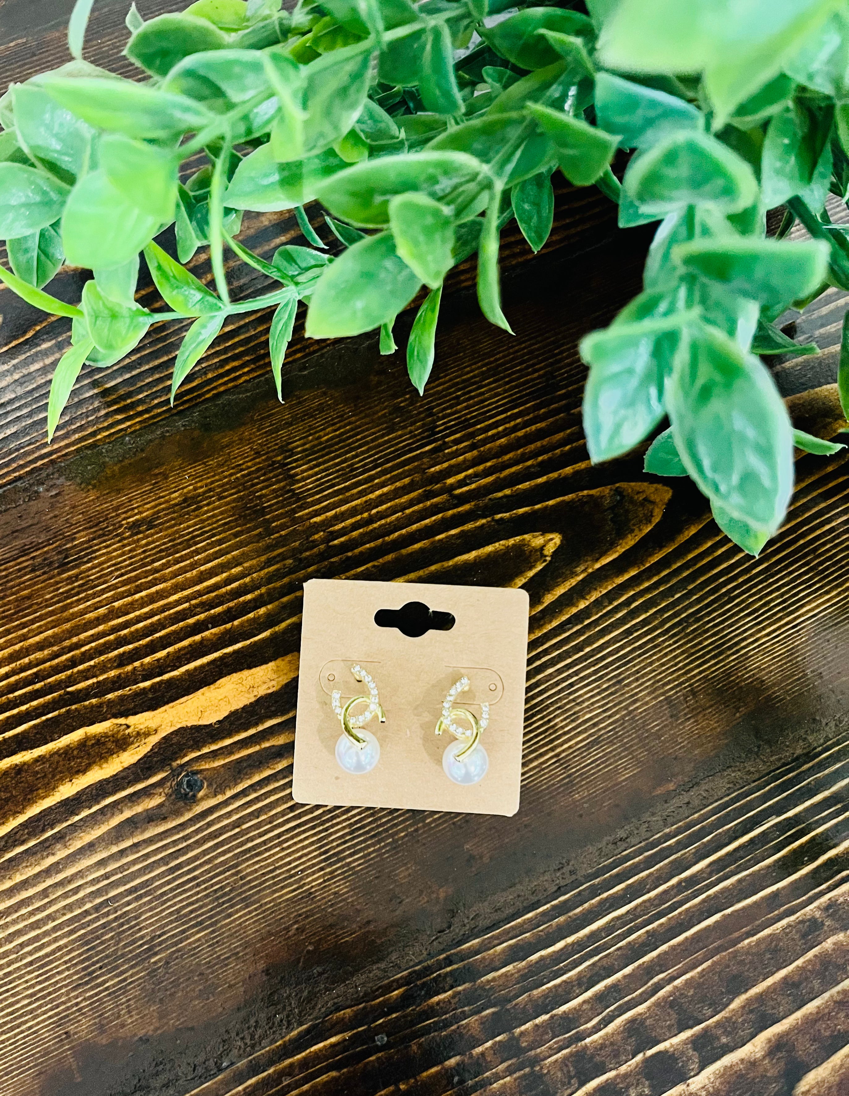 Women’s Horseshoe Pearl Earrings
