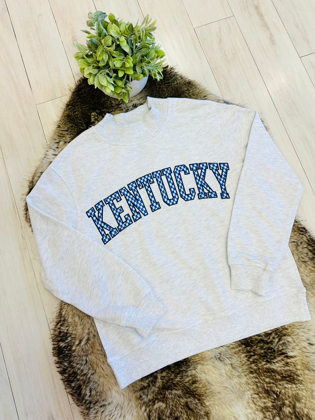 Women’s Kentucky Embroidered Checkered Pattern Mockneck Pullover Top