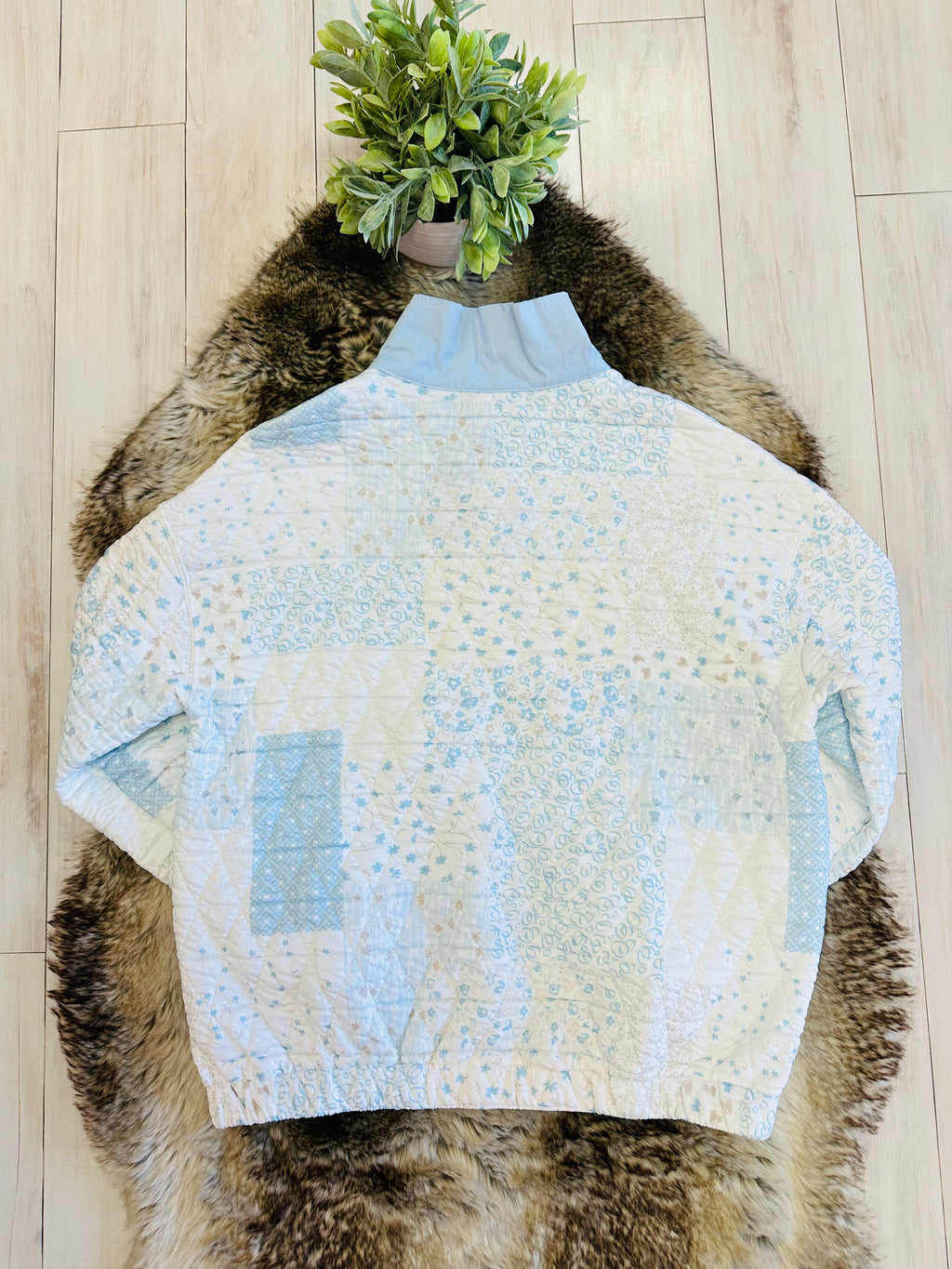 Women’s Evermmee Light Blue Mixed Print Quilted Pullover Top- Loose Fit