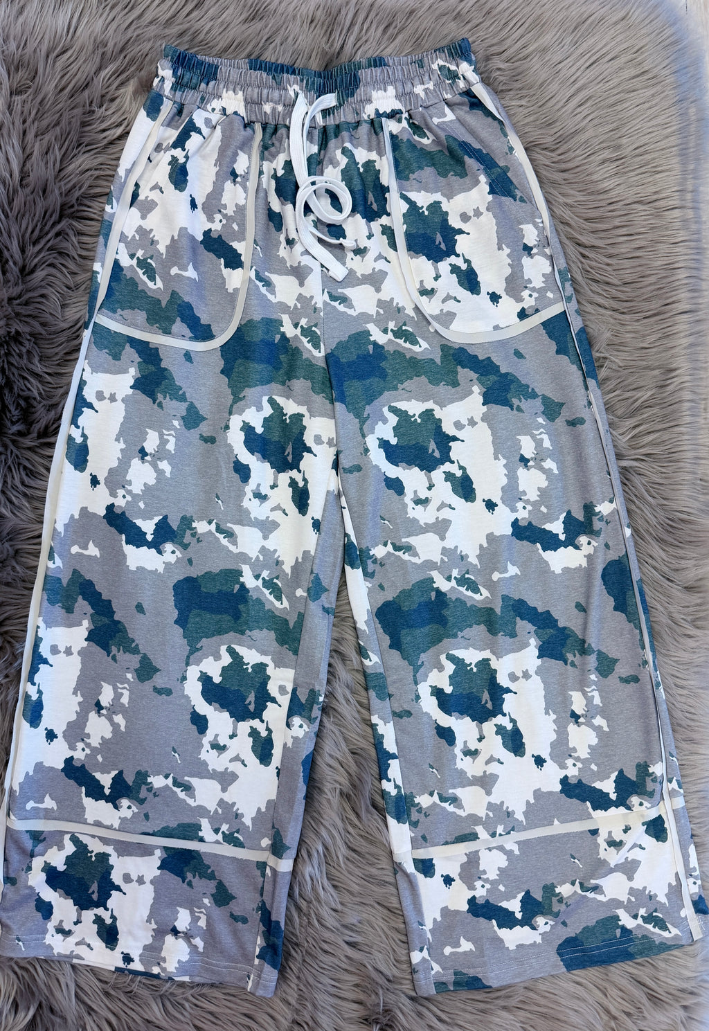 Women’s Evermmee Grey Camouflage Soft Pull on Wide Leg Pant
