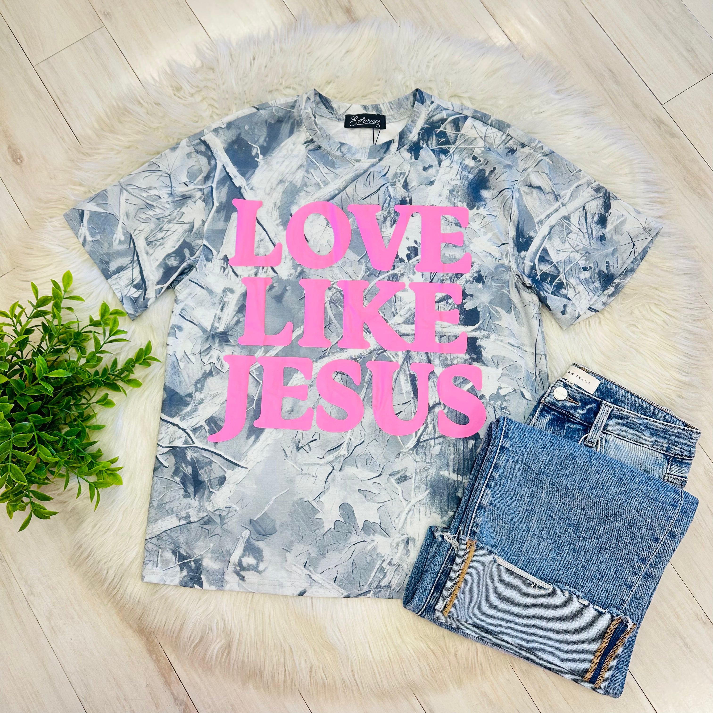 Women’s Camo Love Like Jesus Graphic Tee
