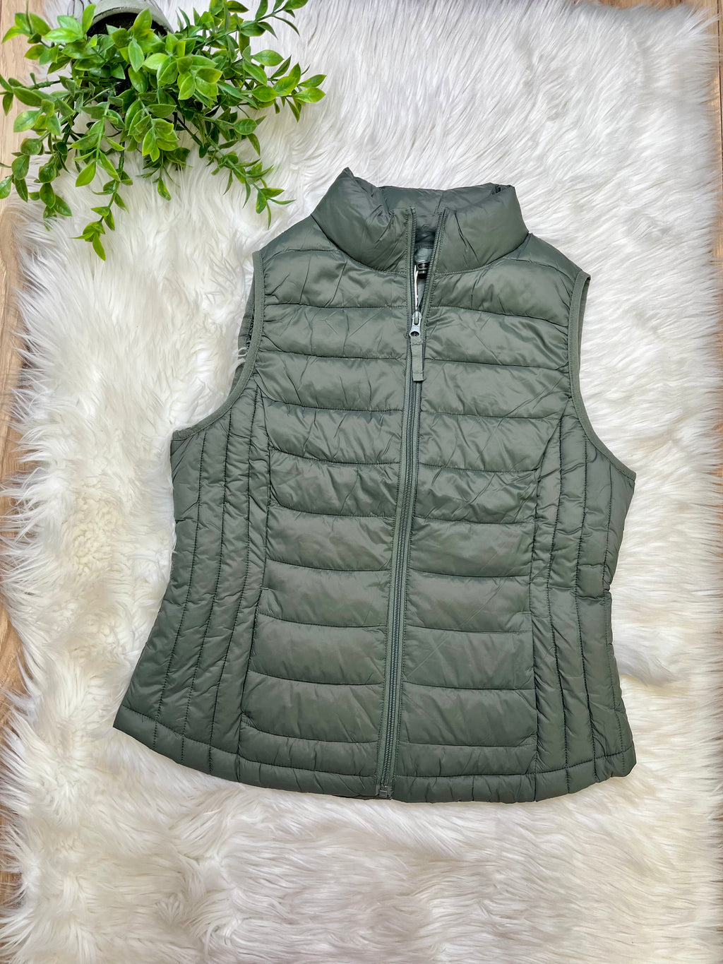 Women’s Love Tree Evergreen Packable Vest- True to Size Top