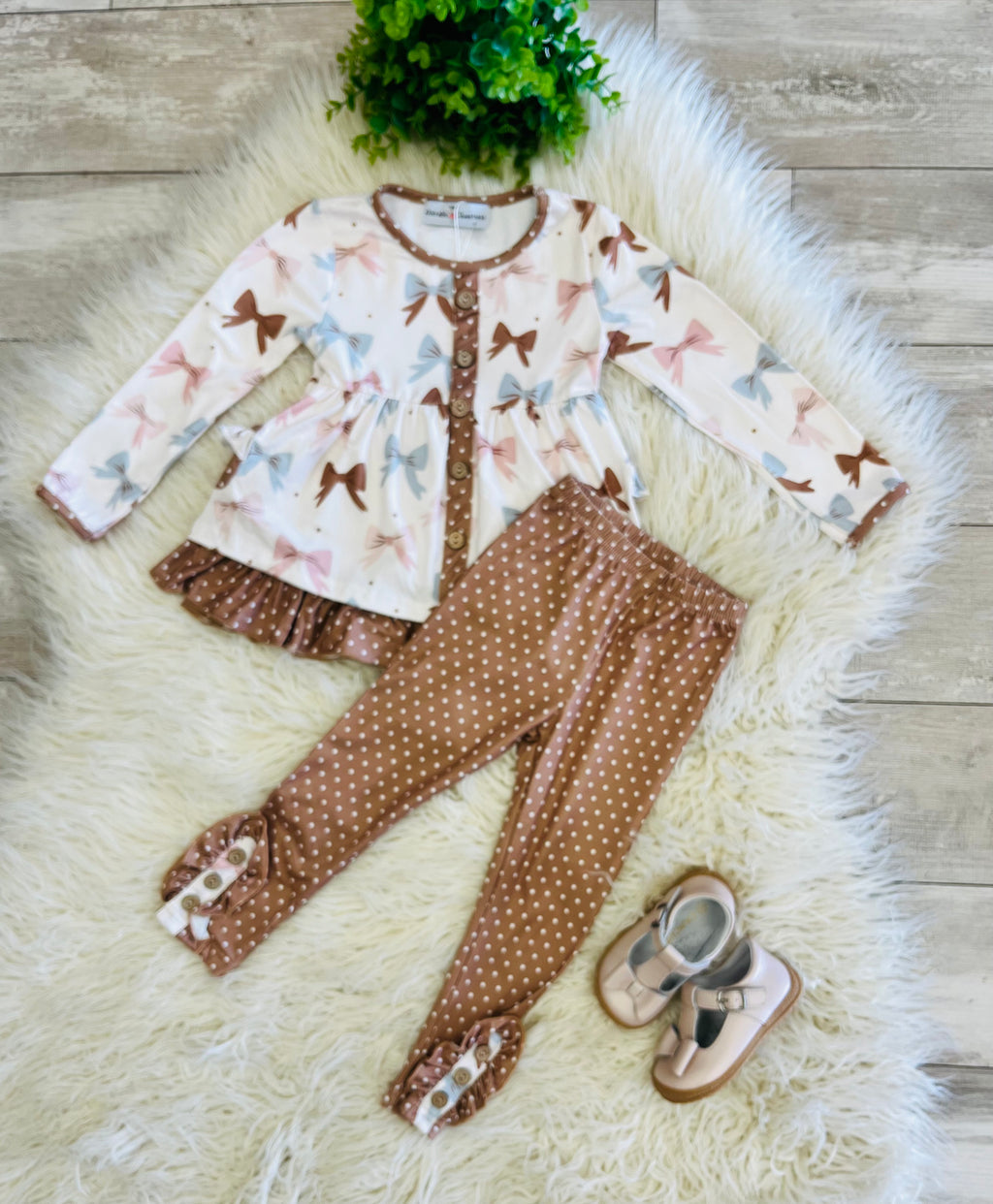 Girl’s coquette beige Ruffle outfit