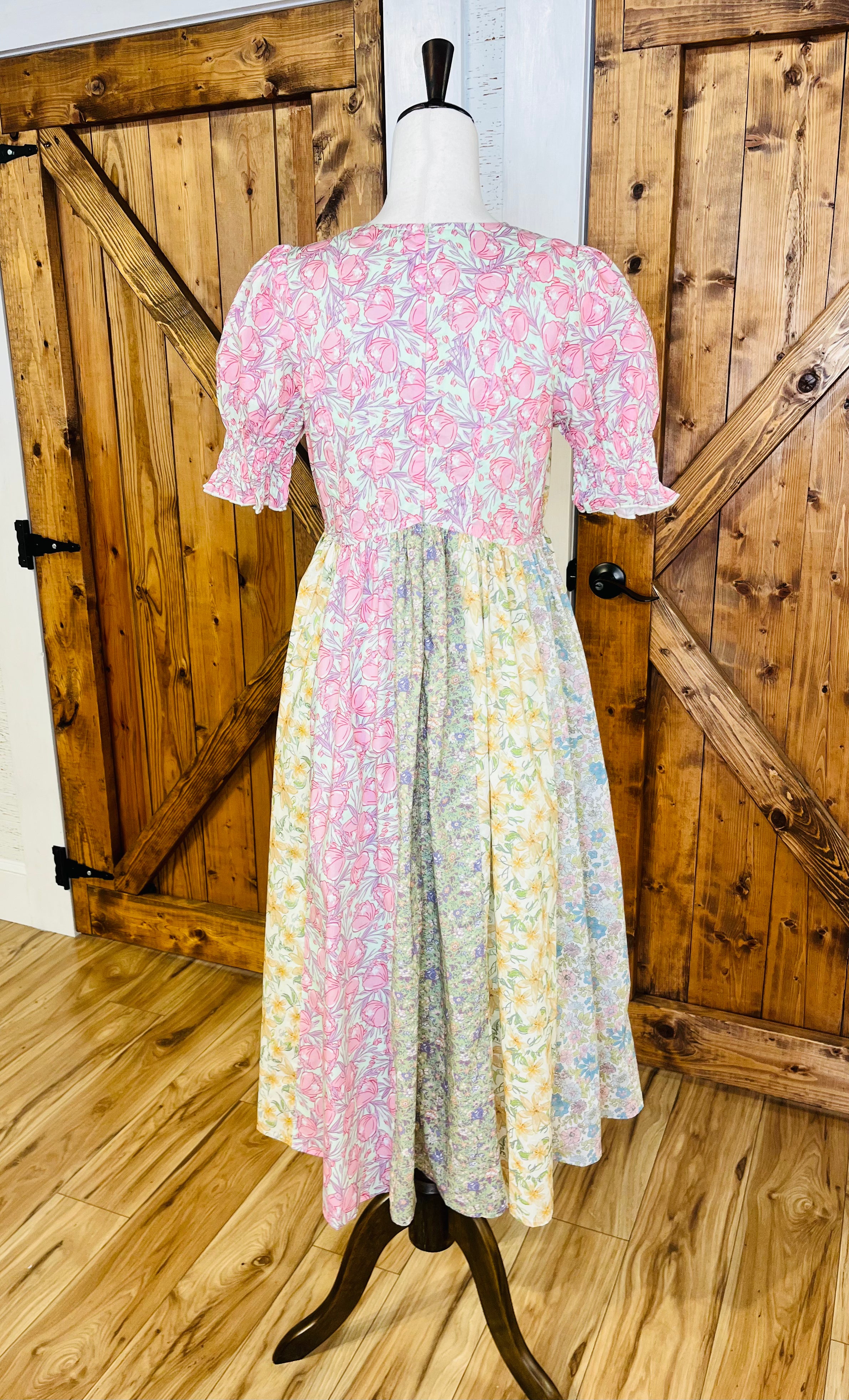 Women’s GiGiO Sage Mixed Floral Print Midi Dress with Puff Sleeves