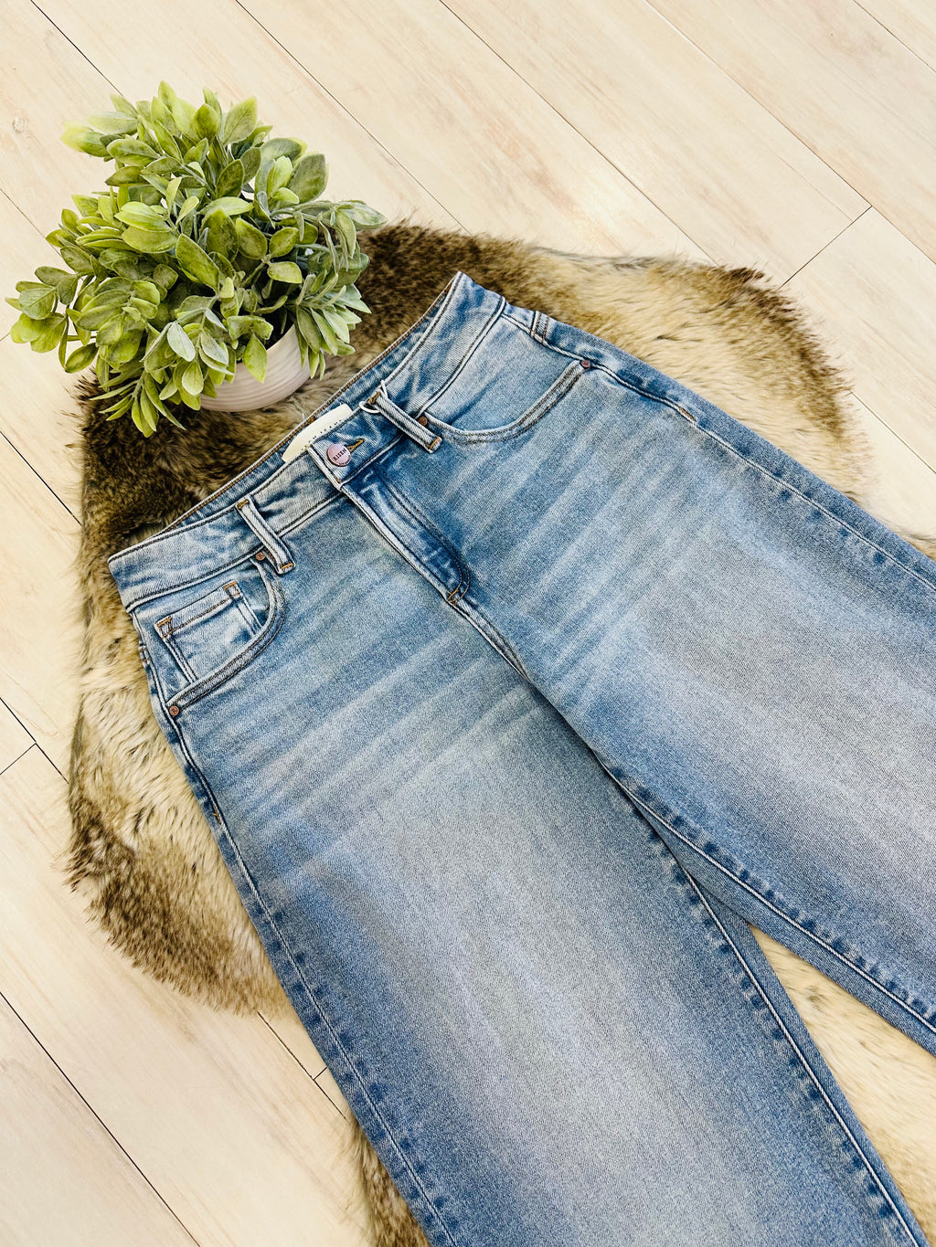 Women’s Risen Light Wash Slouchy Barrel Cuffed Hem Jeans #21949- Stretchy