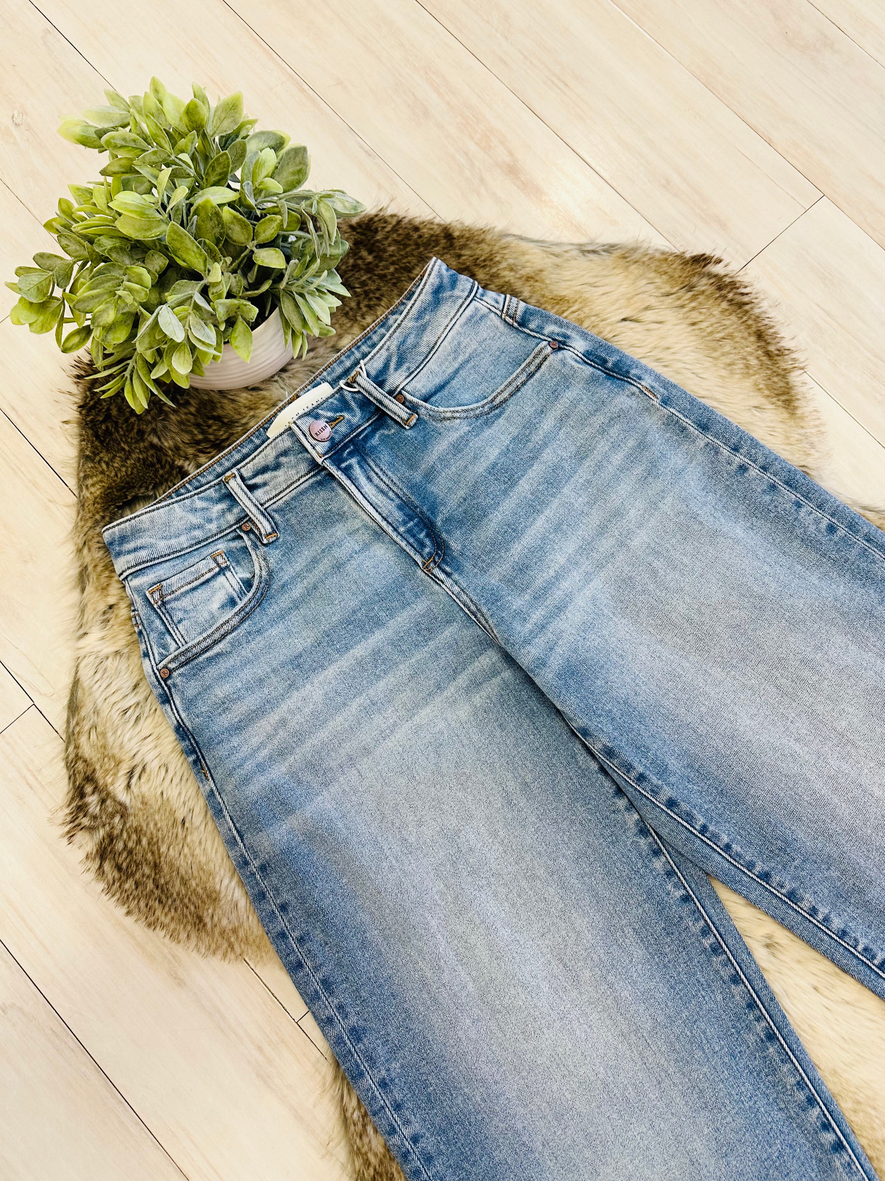 Women’s Risen Light Wash Slouchy Barrel Cuffed Hem Jeans #21949- Stretchy