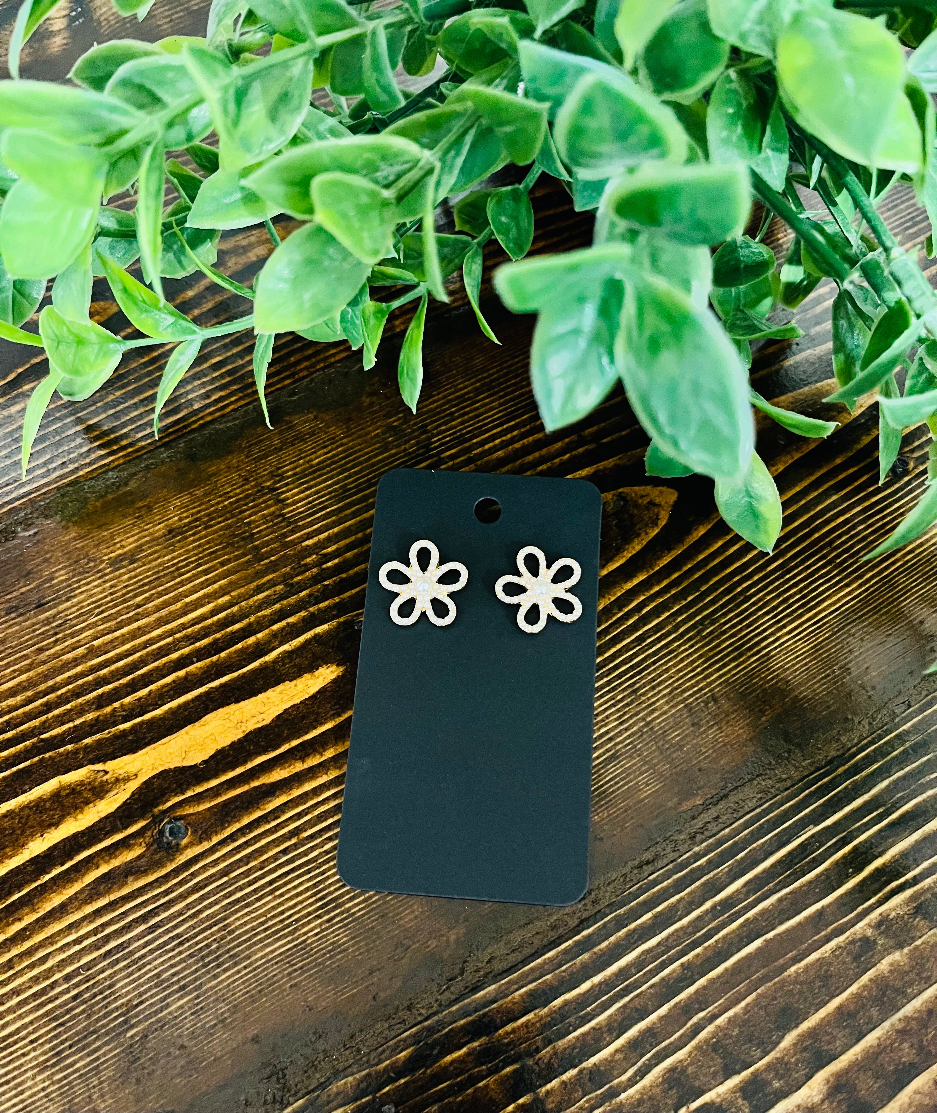 Women’s Pearl Flower Stud Earrings