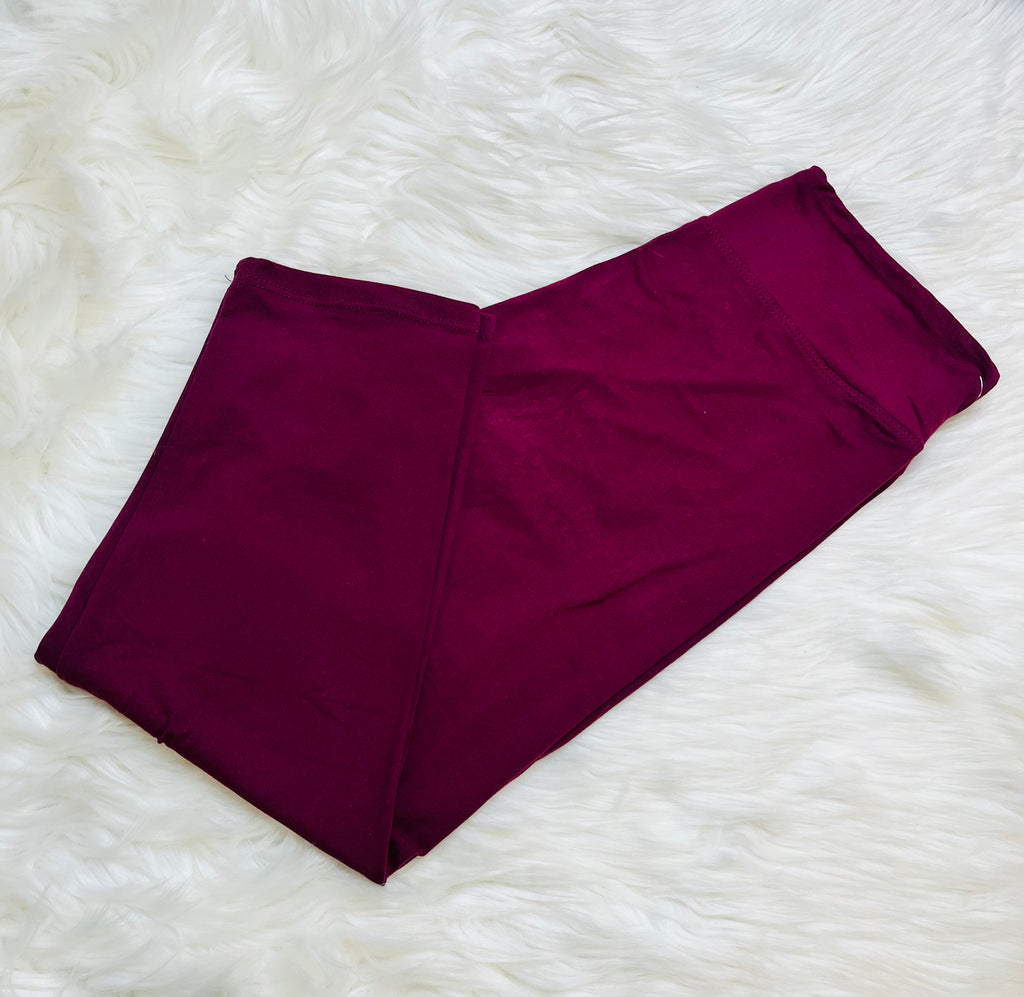 Women’s Ultra Soft Pull on Capri Leggings in Wine