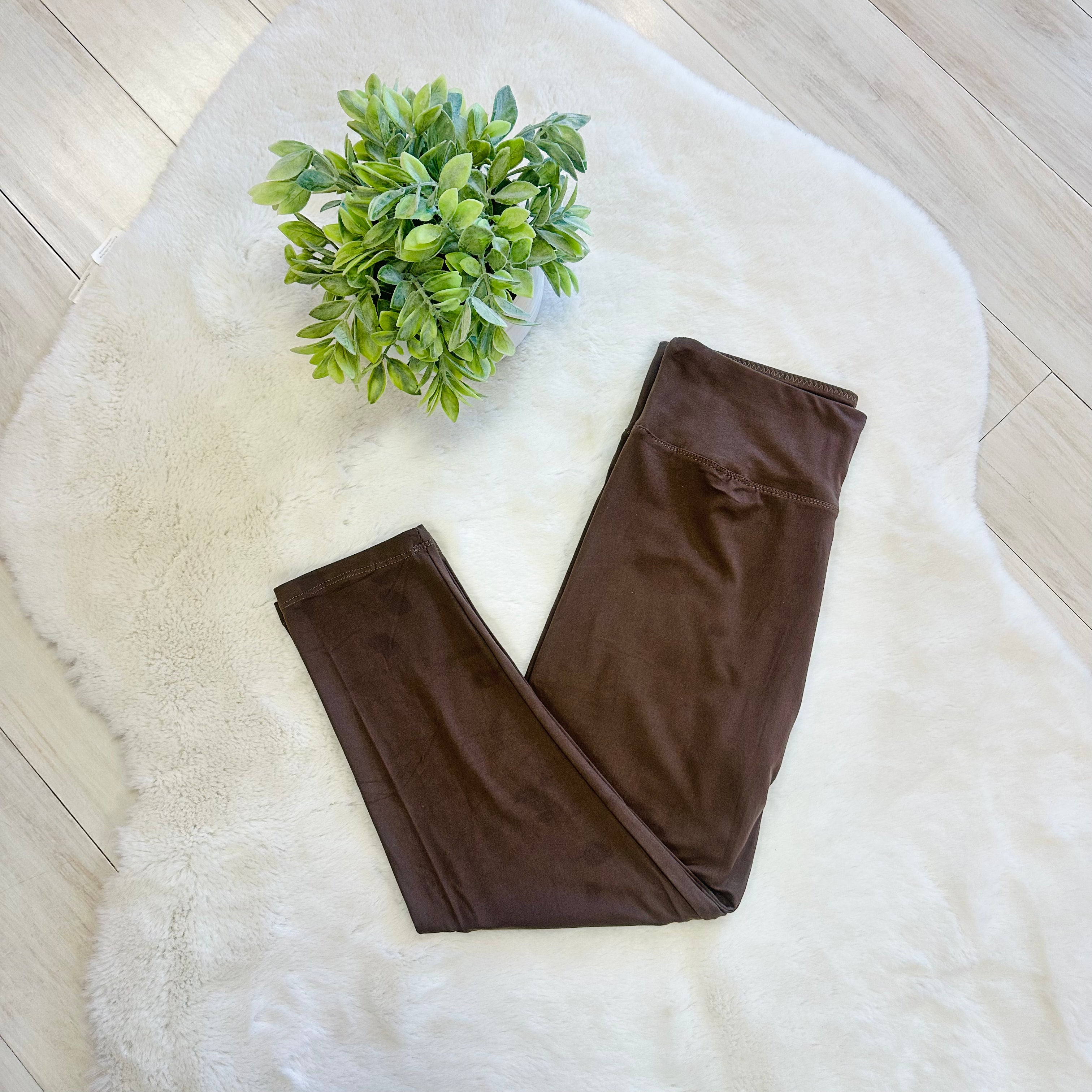 Women’s Ultra Soft Pull on Capri Leggings in Mocha Brown