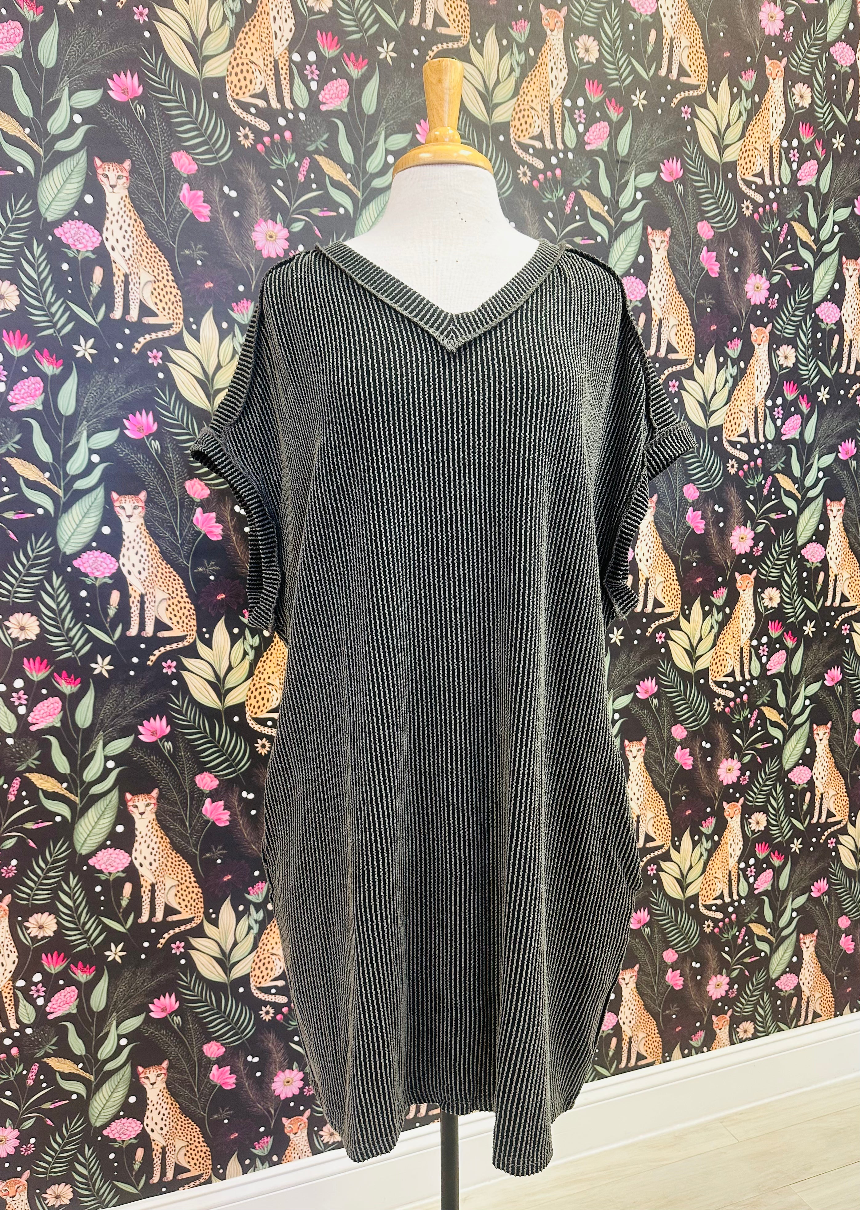 Women’s Evermmee Curvy Black Ribbed Dress with Pockets